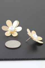 Pearled Daisy Flower Stud Earrings | Mixtshop LLC