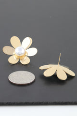 Pearled Daisy Flower Stud Earrings | Mixtshop LLC