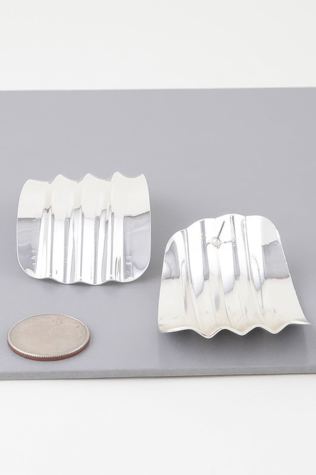 Shiny Ribbed Curve Earrings | Mixtshop LLC