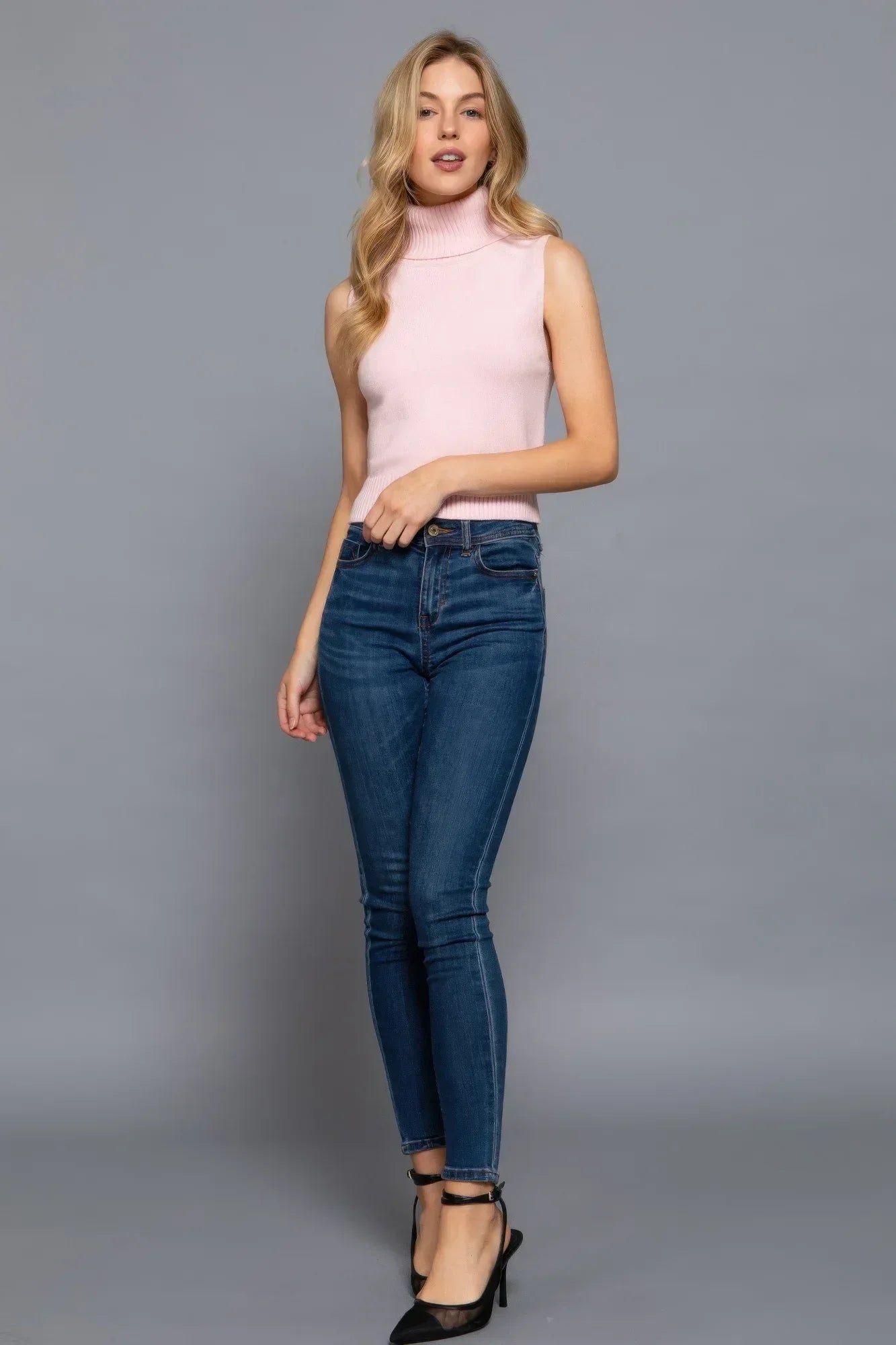 Sleeveless Turtle Neck Sweater Top Secondary image