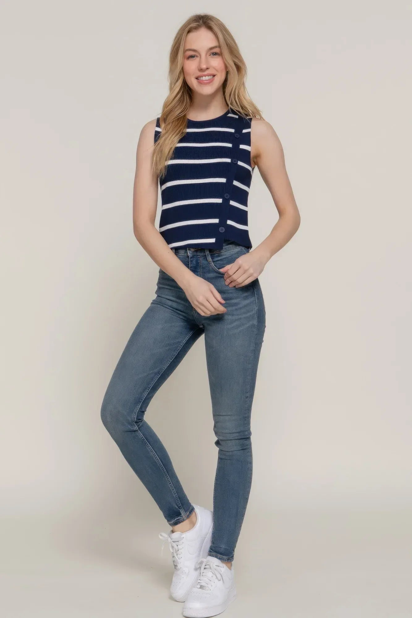 Sleeveless Diagonal Shape Stripe Spring Sweater Secondary image