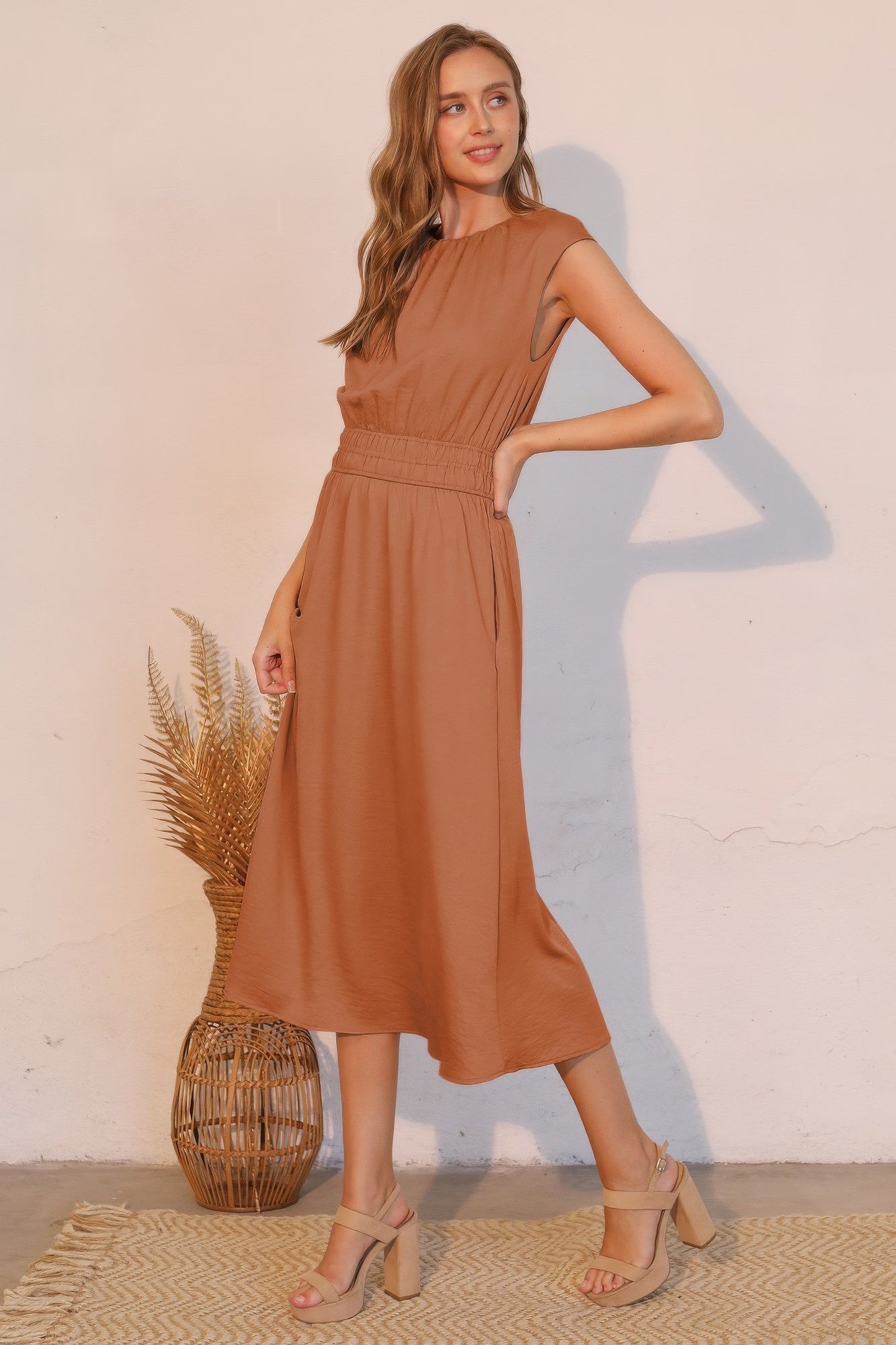 Matte Crepe Ruched Elastic Midi Dress Secondary image