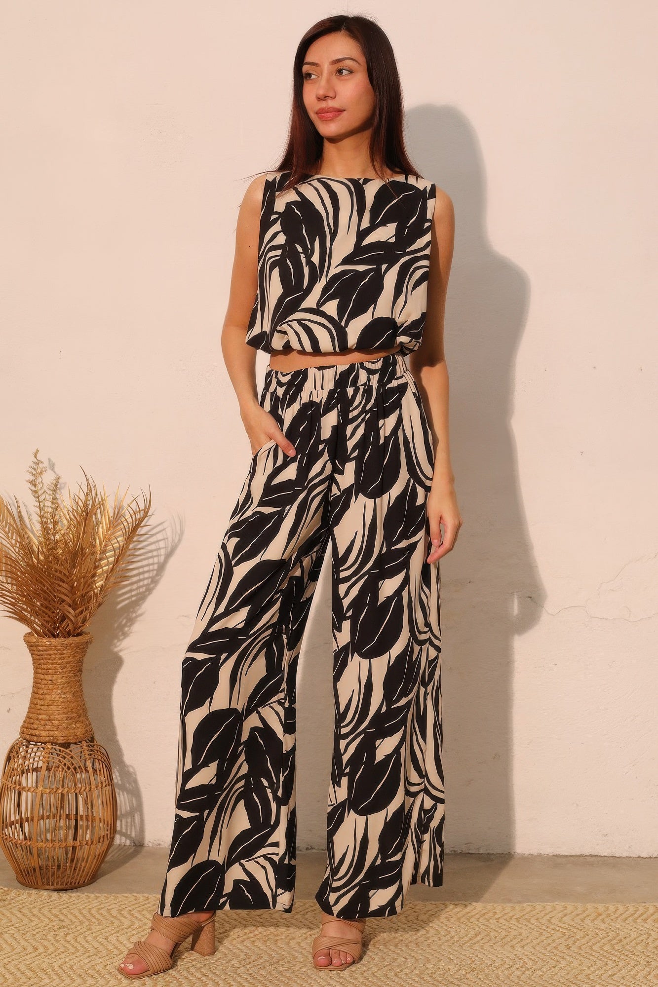 Lucca Leaf Pocket Pants Secondary image