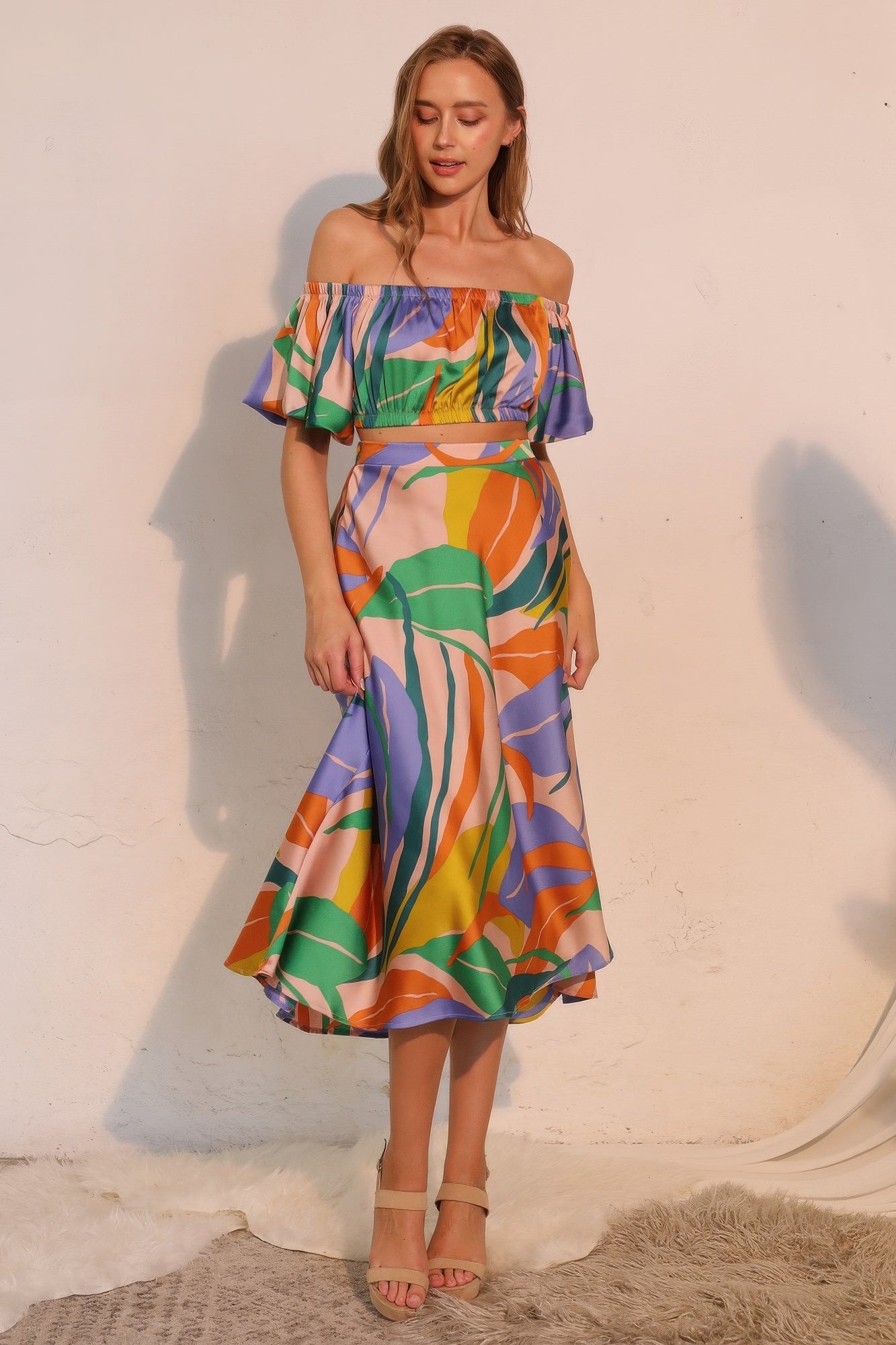 Isla Tropical Satin Bubble Sleeve Crop Top Secondary image