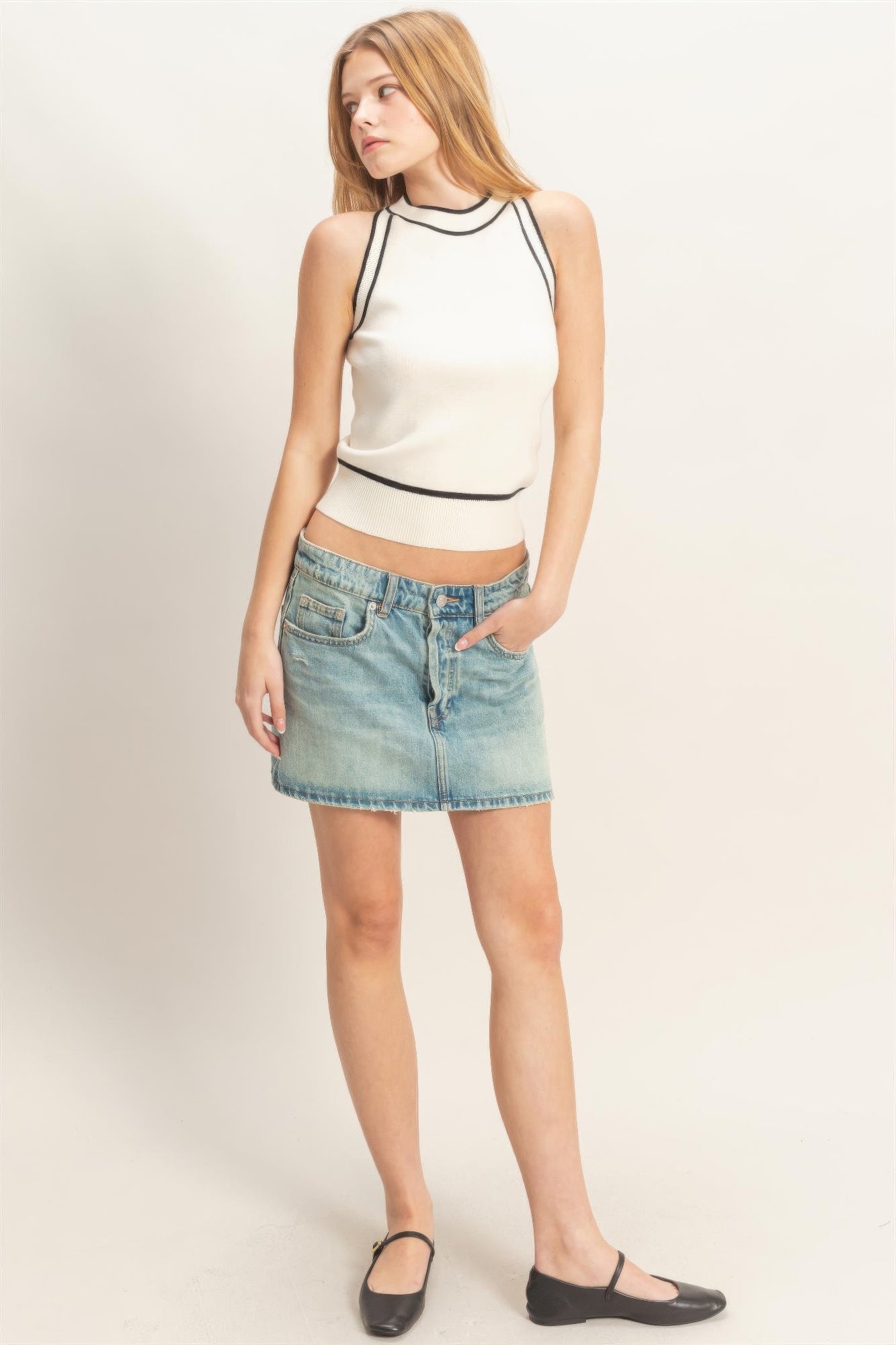 Contrast Trim Sleeveless Ribbed Top Secondary image