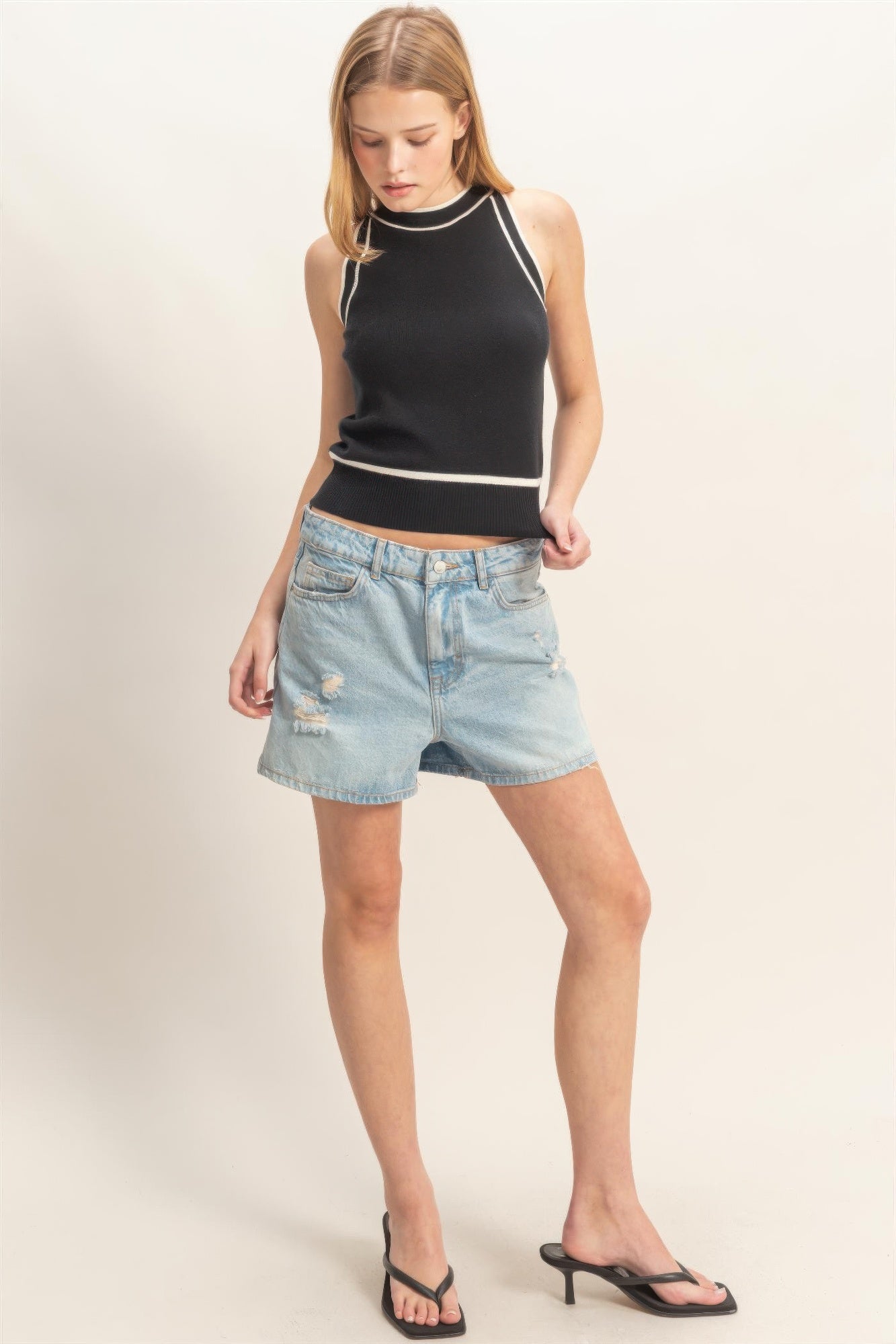Contrast Trim Sleeveless Ribbed Top Secondary image