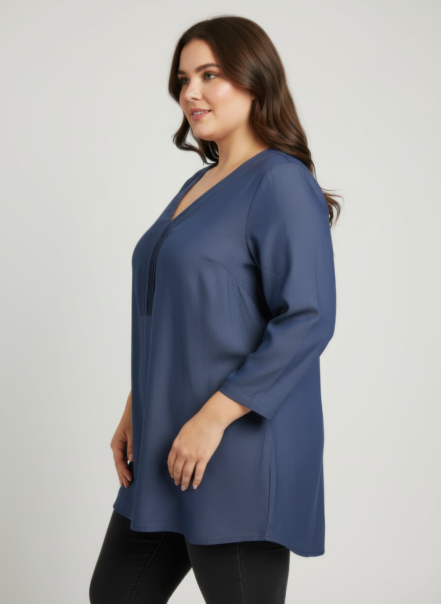Pleated V-neck Three-quarter Sleeve Knit Top Secondary image
