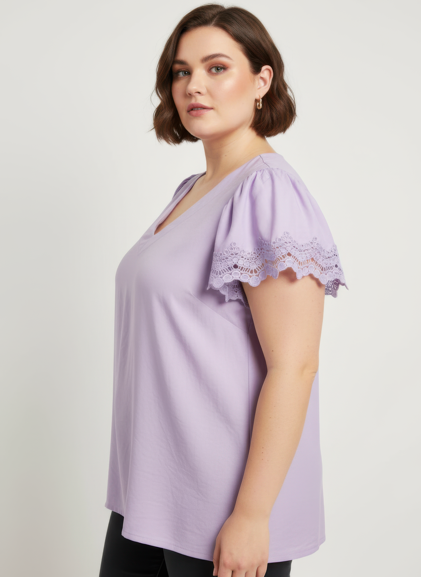 Lace Trim V-neck Short Sleeve Knit Top Secondary image
