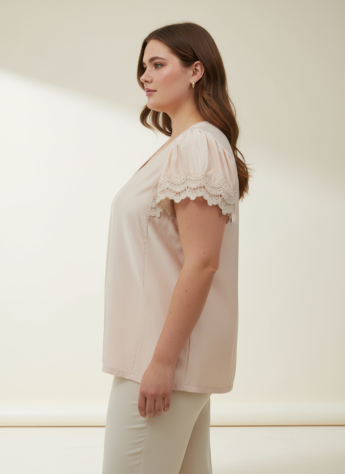 Lace Trim V-neck Short Sleeve Knit Top Secondary image