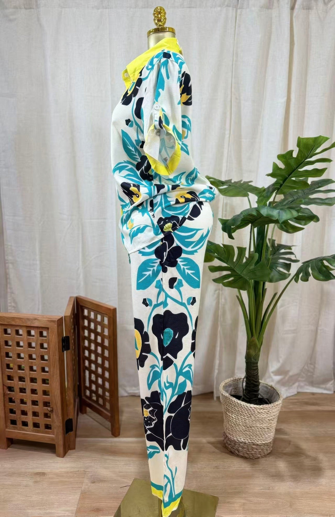Lime Bloom Two-piece Set Secondary image