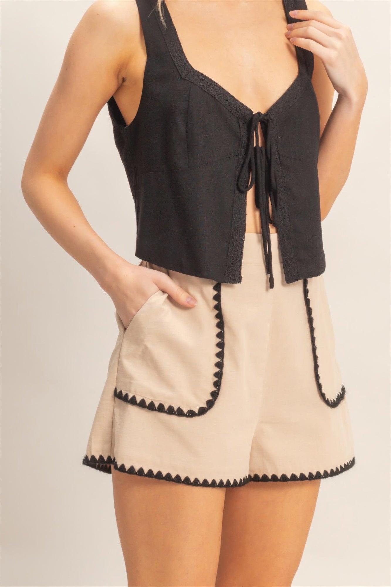 Scallop Trim High-waisted Shorts Secondary image