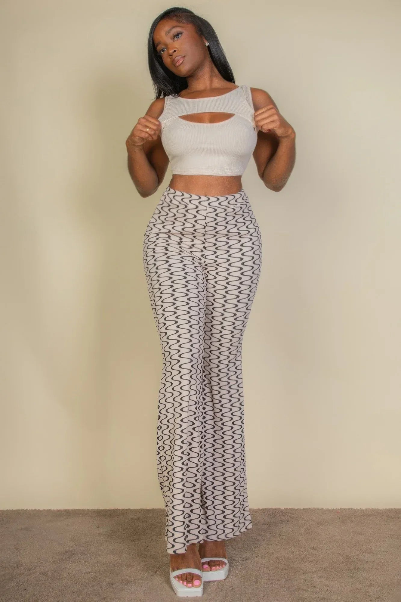 Ribbed Cut Out Front Crop Top Secondary image