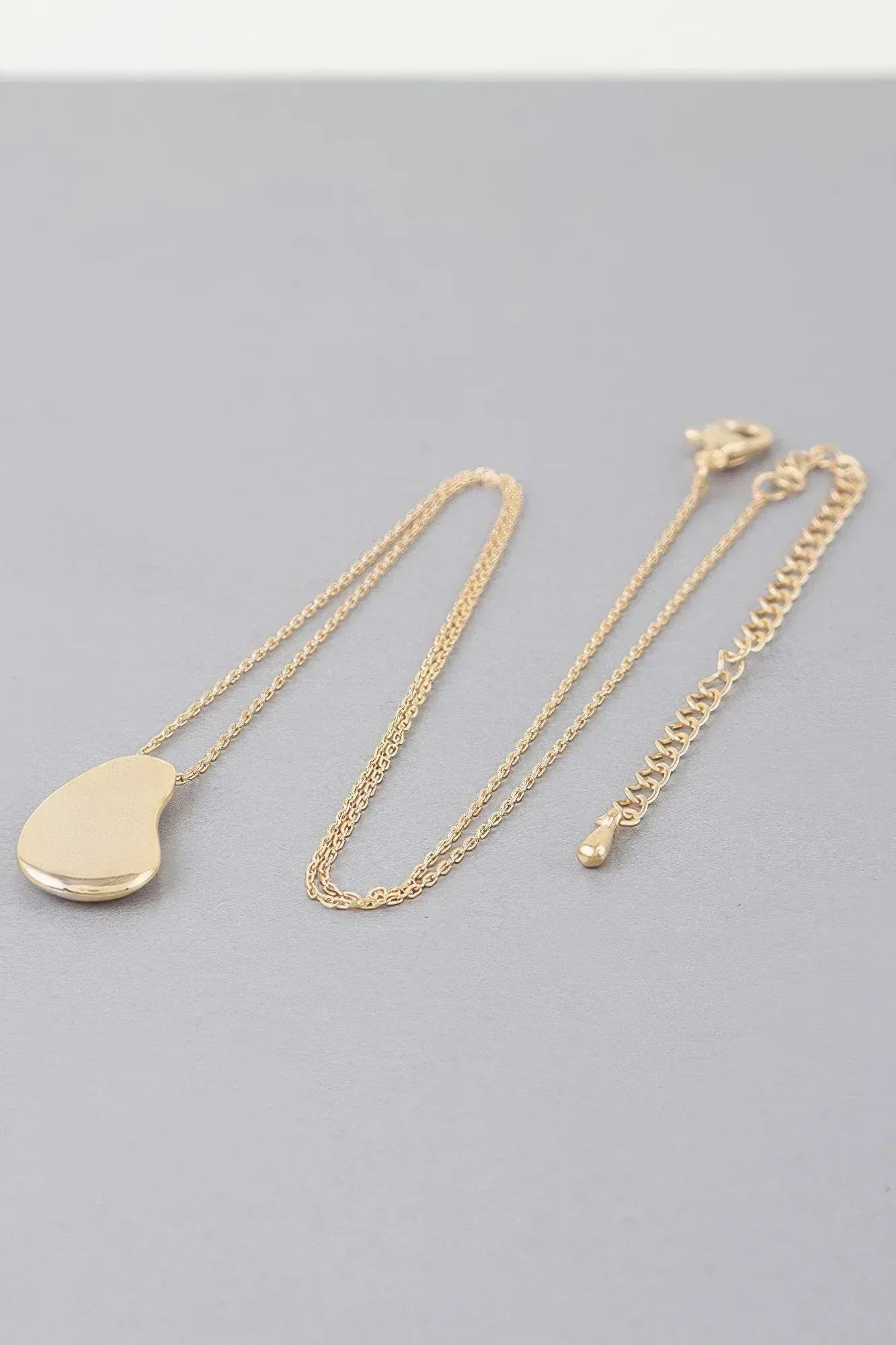 Modern Teardrop Chain Necklace Secondary image