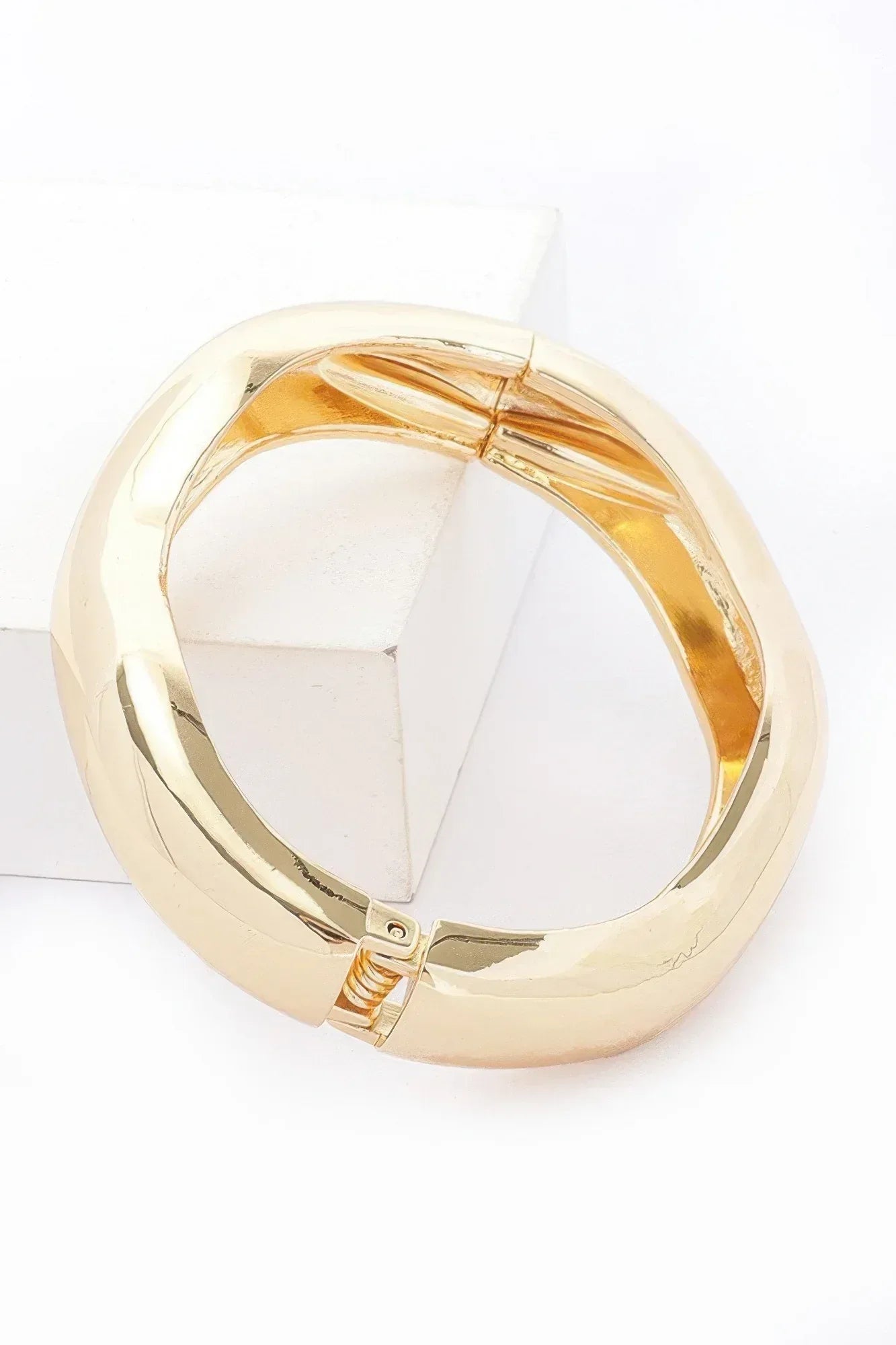 Metal Spring Hinge Bracelet Secondary image