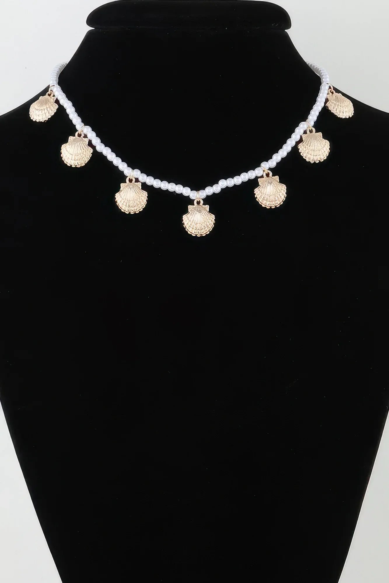 Clamshell Charm Pearl Necklace | Mixtshop LLC Main image