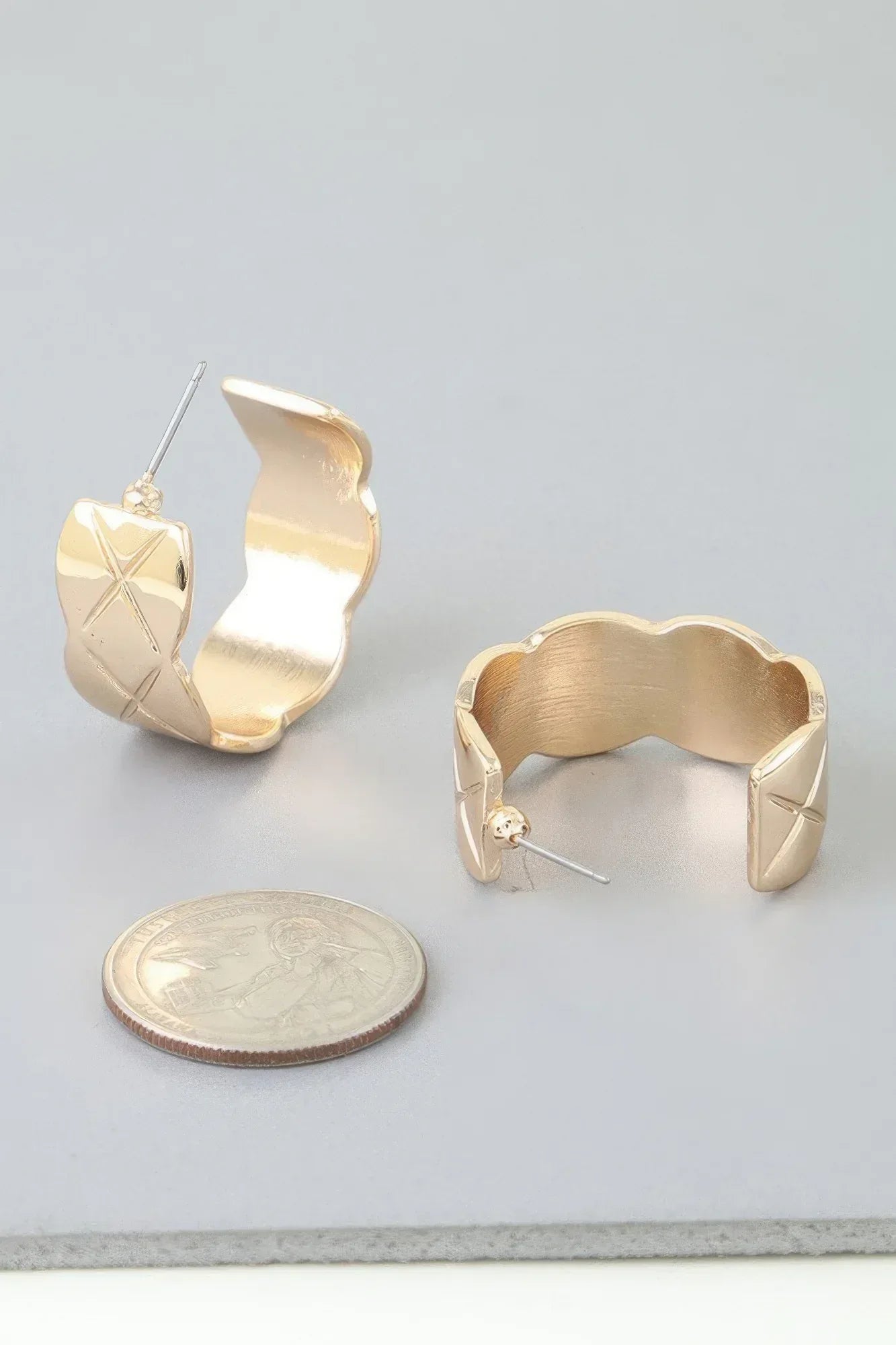Diamond Quilt Cut Hoop Earrings Secondary image