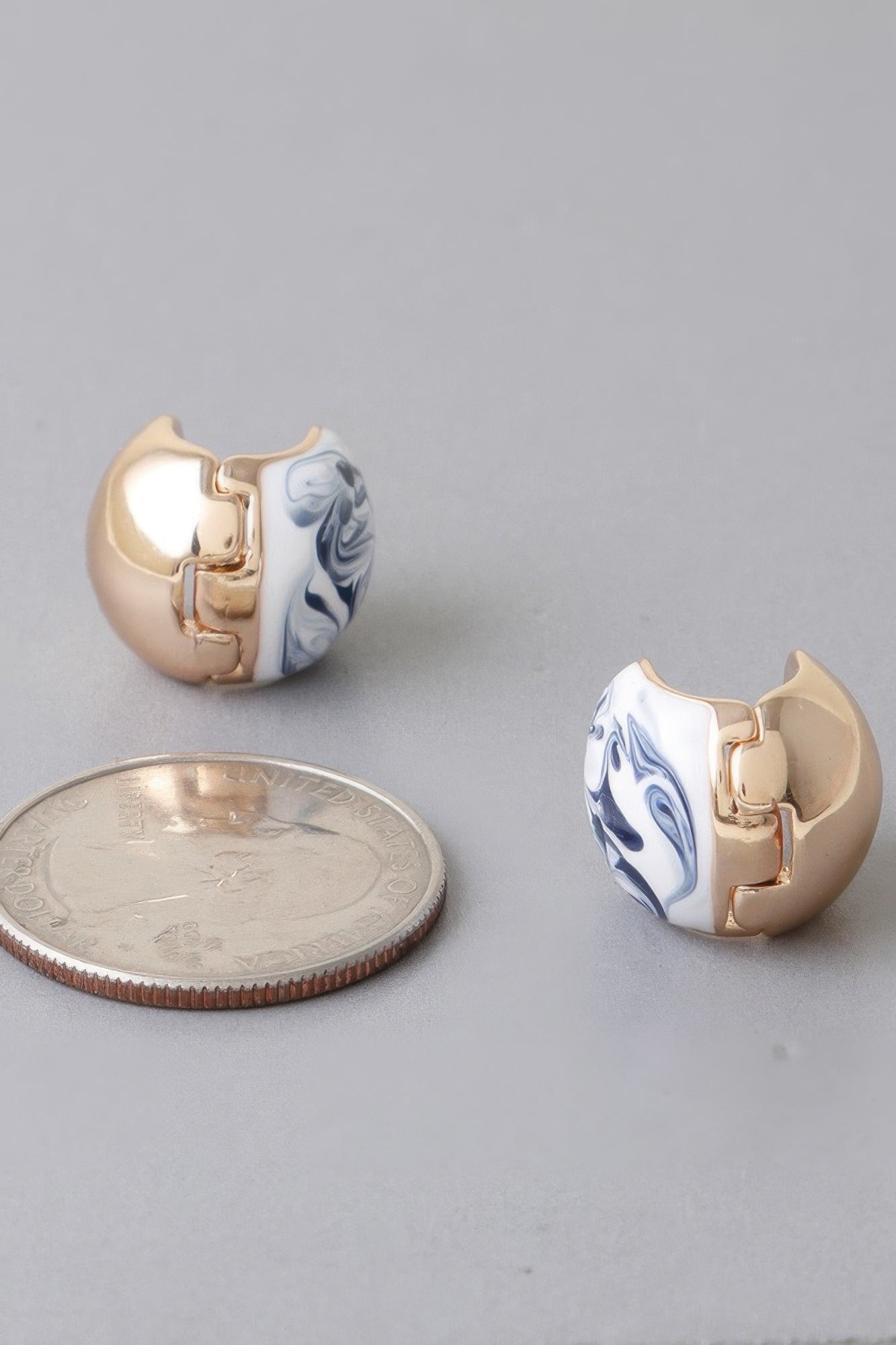 Vintage Marble Swirl Clasp Earrings Secondary image