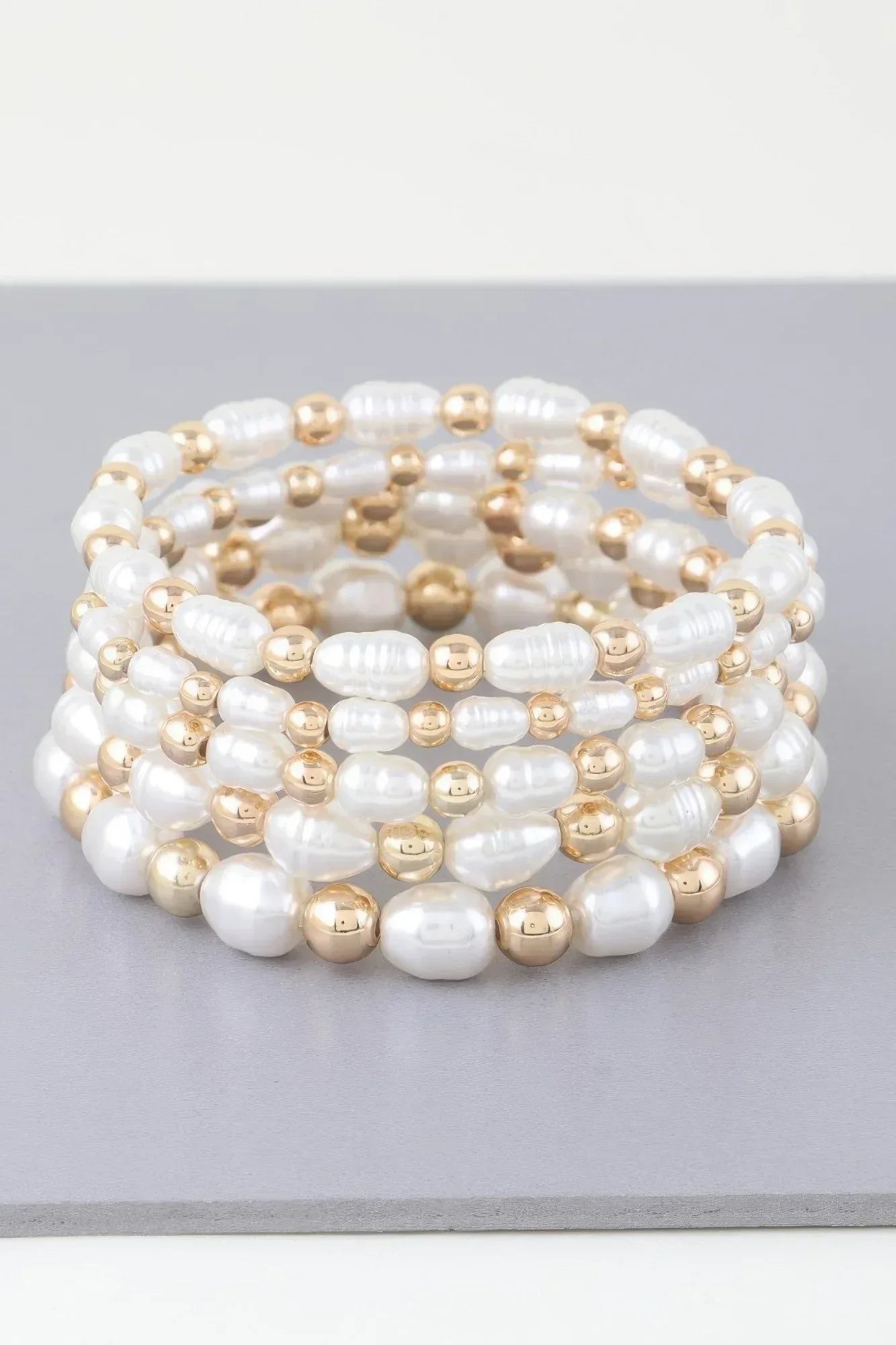 Ribbed Pearl Beaded Bracelet Secondary image