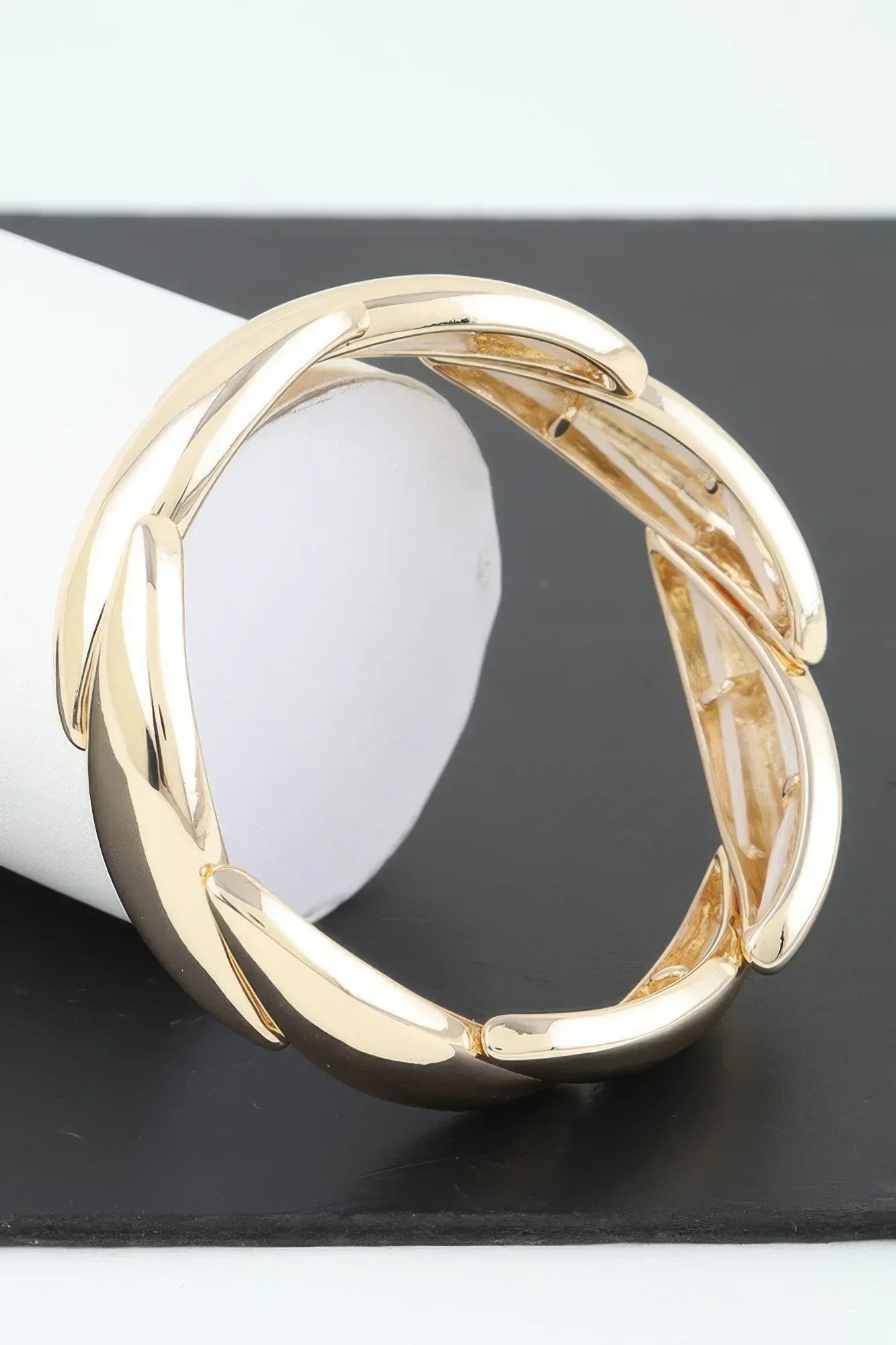Shiny Overlapping Leaves Bracelet Secondary image