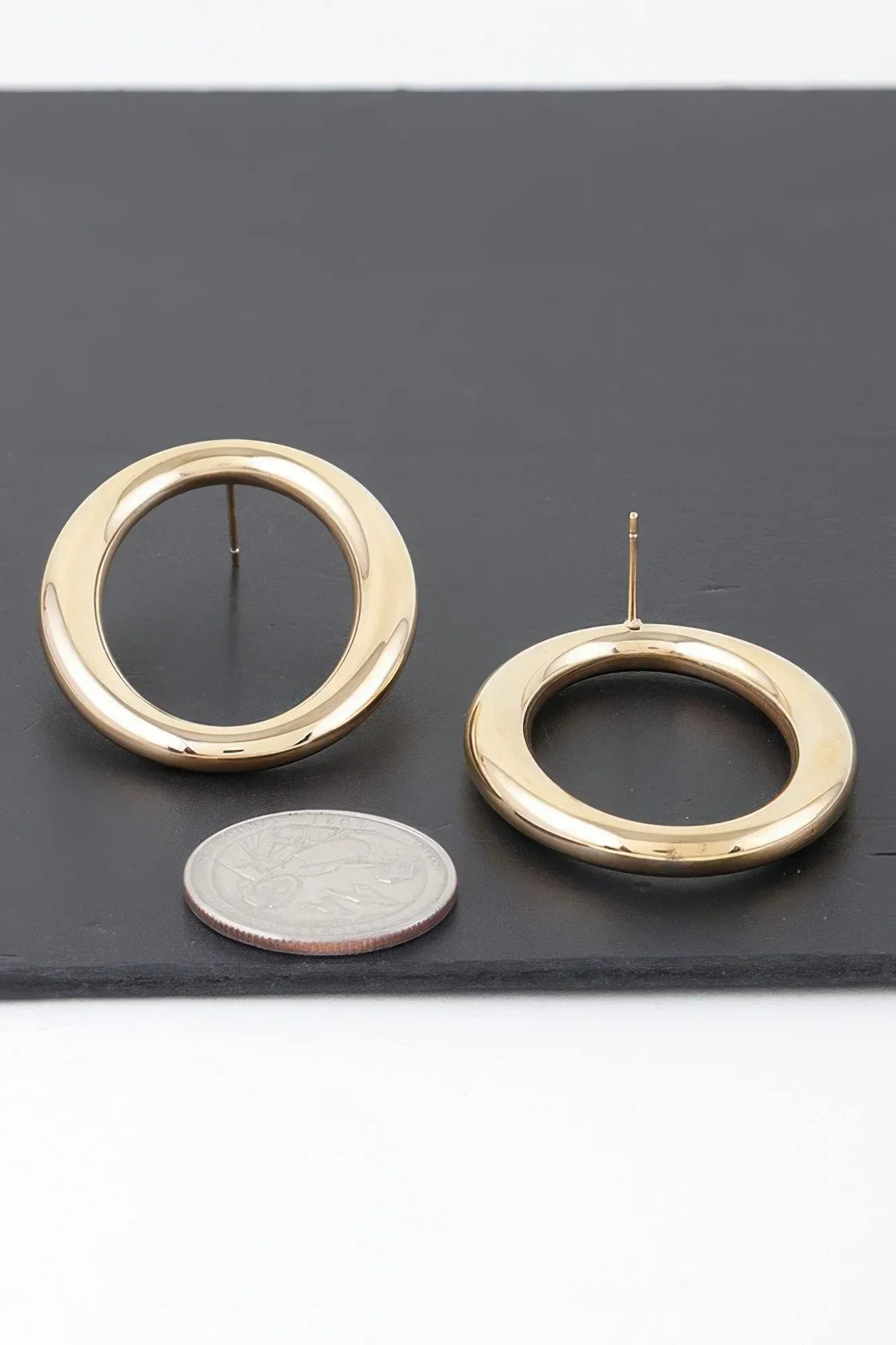 Shiny O Oval Earrings | Mixtshop LLC Main image