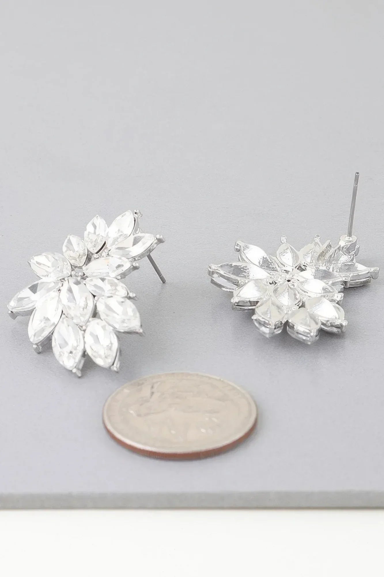 Shiny Leaves Earrings Secondary image