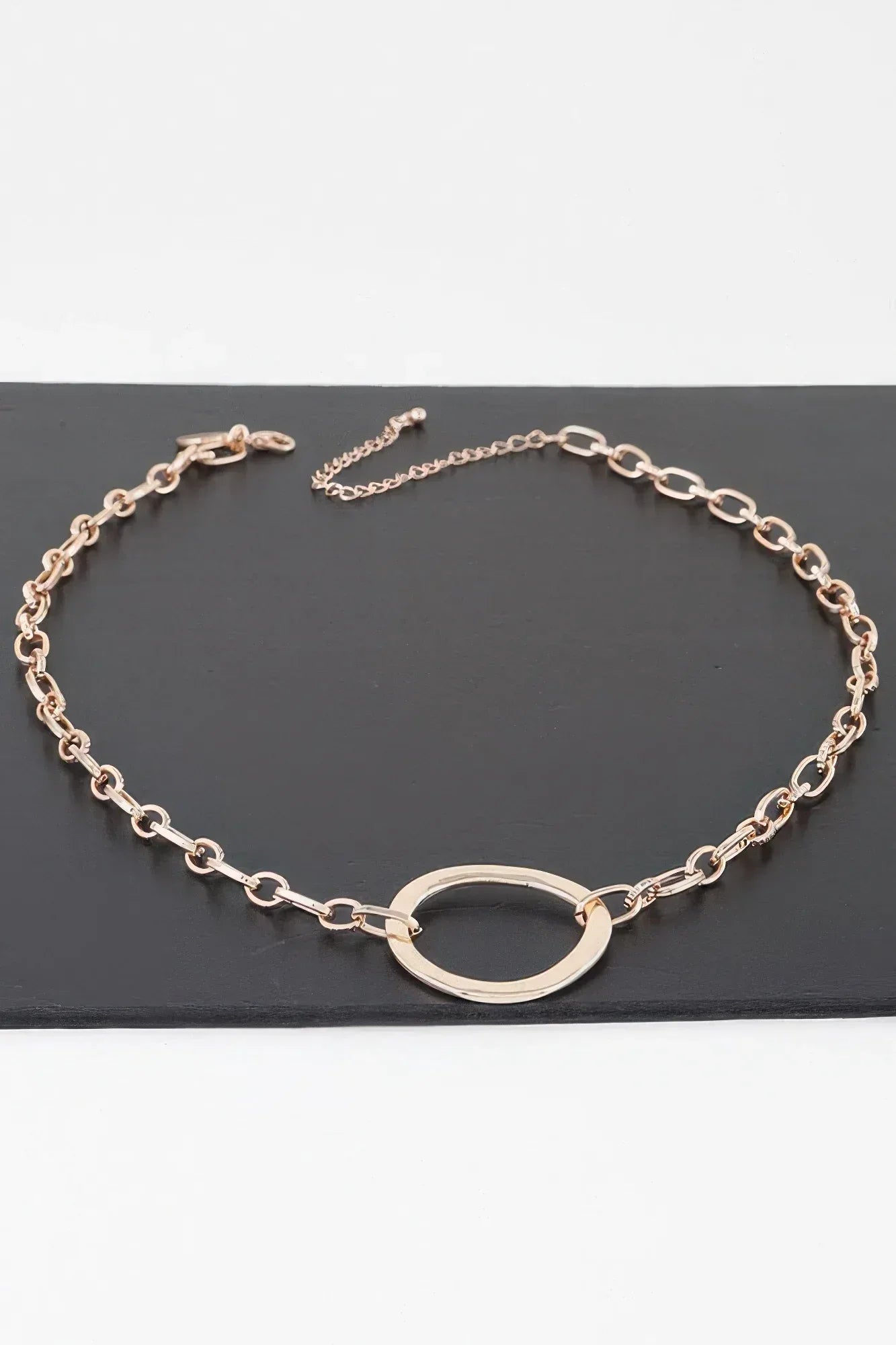 Hammered Hoop Chain Necklace Secondary image