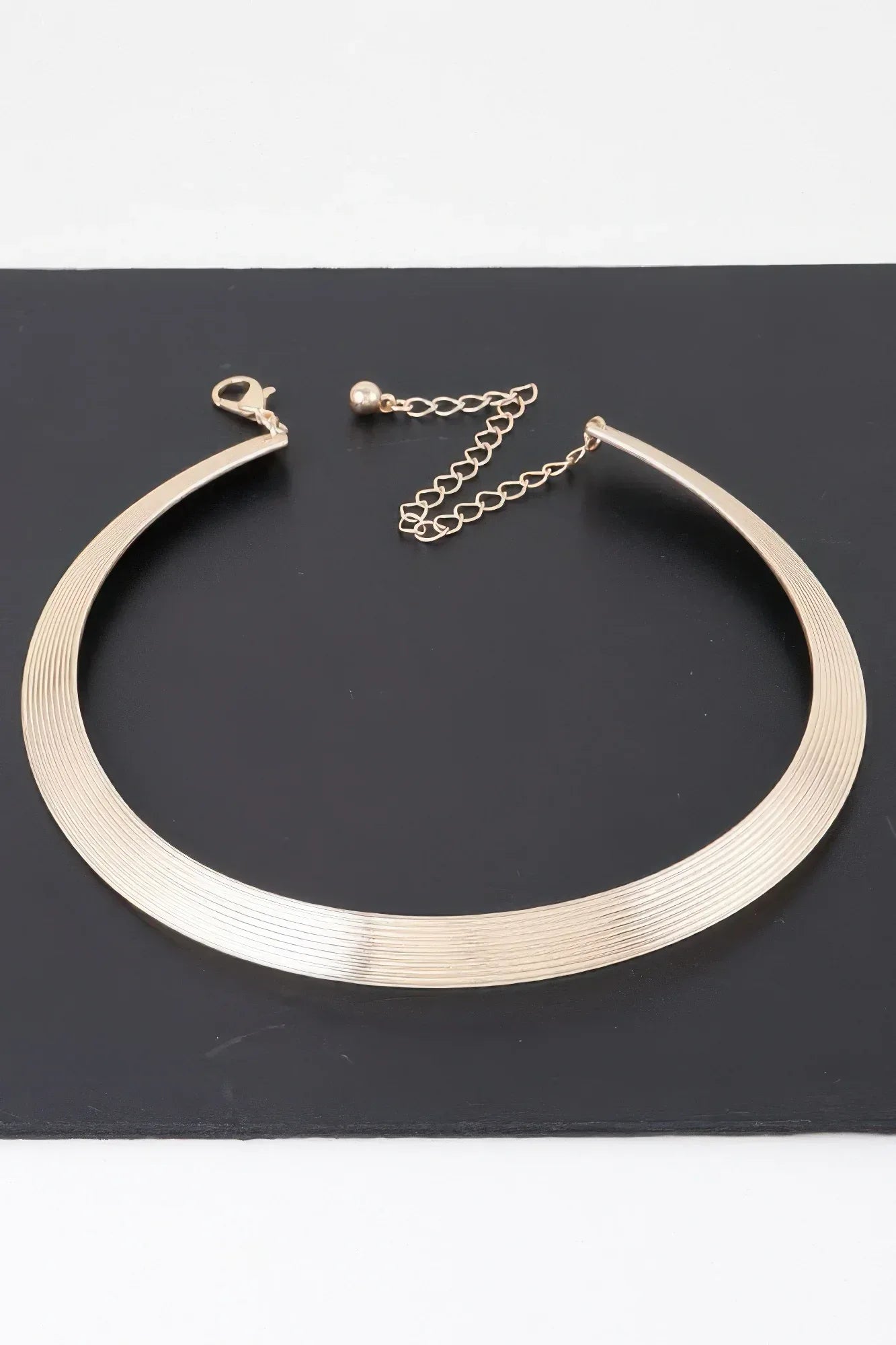 Shiny Modern Choker Necklace Secondary image