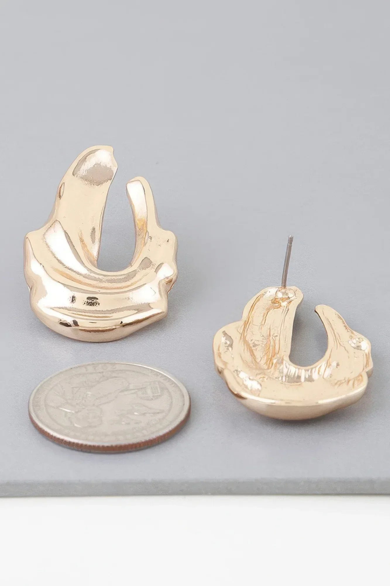 Shiny Ripple Drop Earrings Secondary image