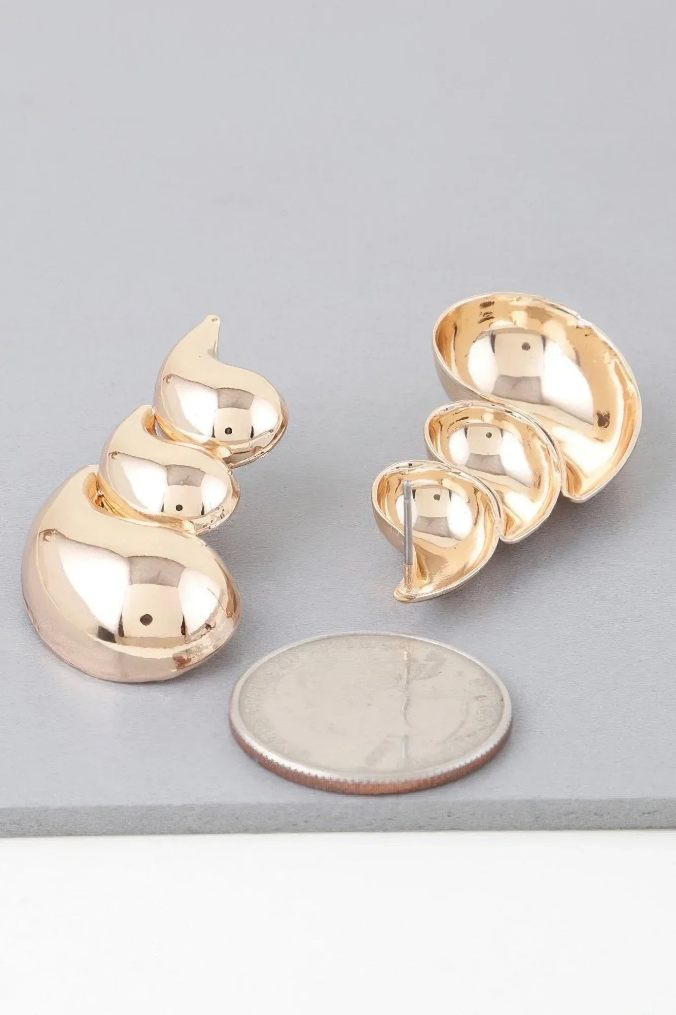 Shiny Curved Teardrop Earrings Secondary image