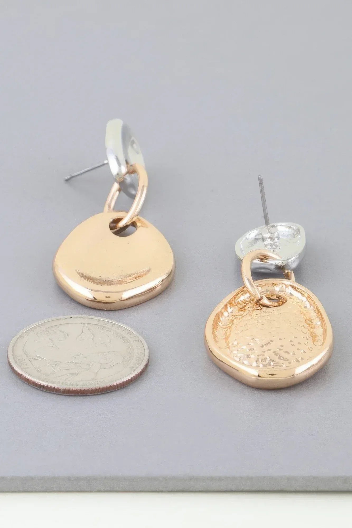 Shiny Plate Chain Drop Earrings Secondary image