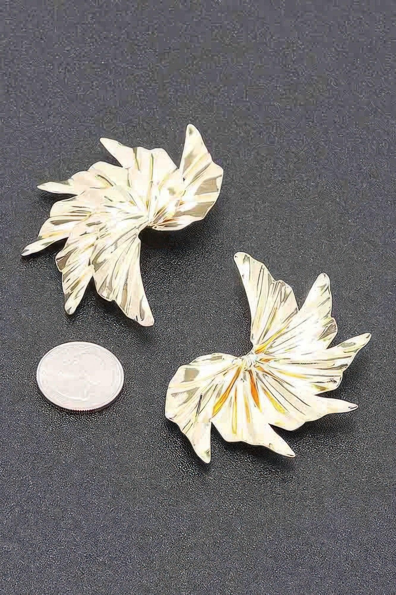Metal Earring Secondary image