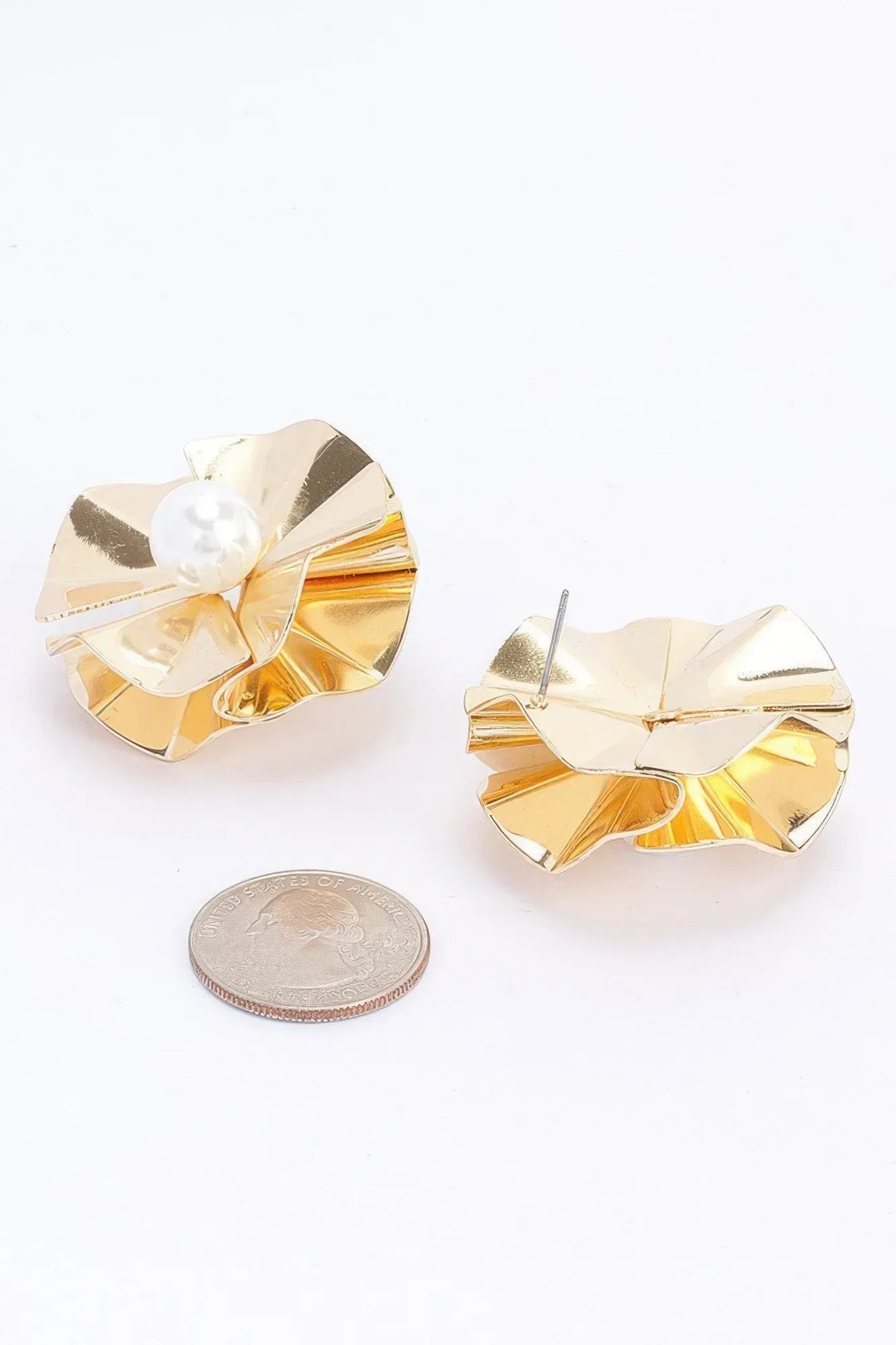 Faux Pearl Metal Earring Secondary image