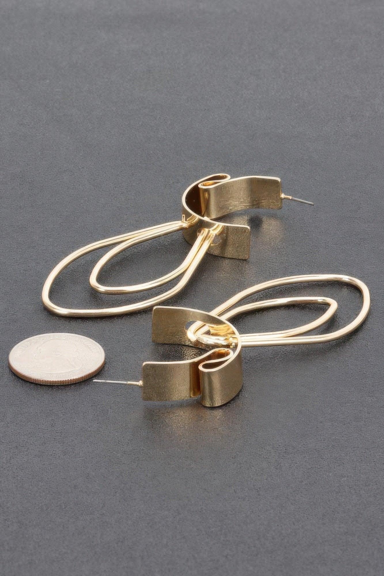 Metal Earring Secondary image