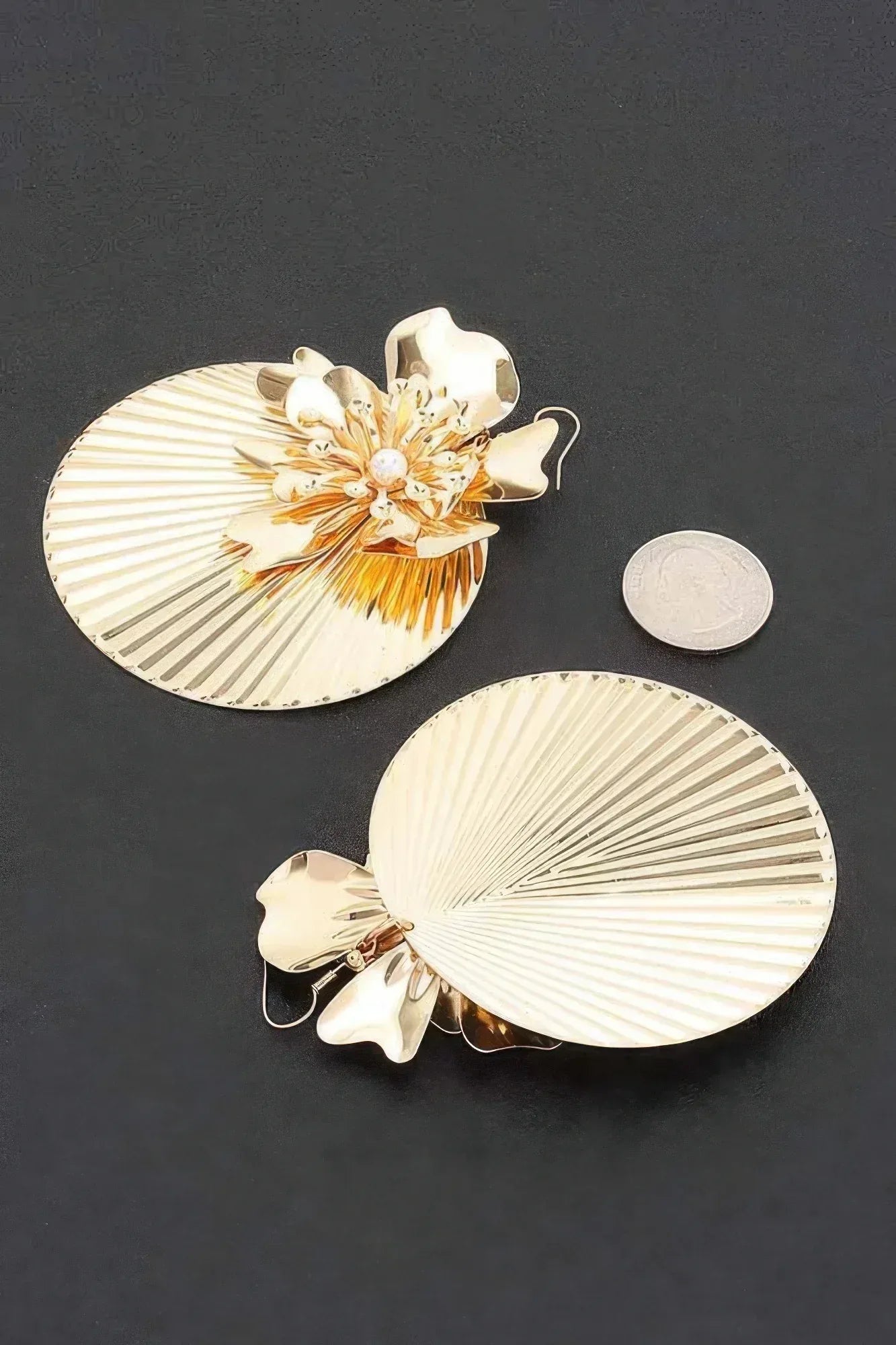 Metal Earring Secondary image
