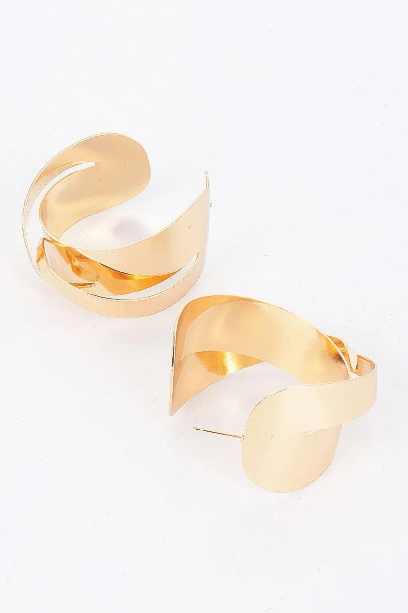 Metal Earring Secondary image