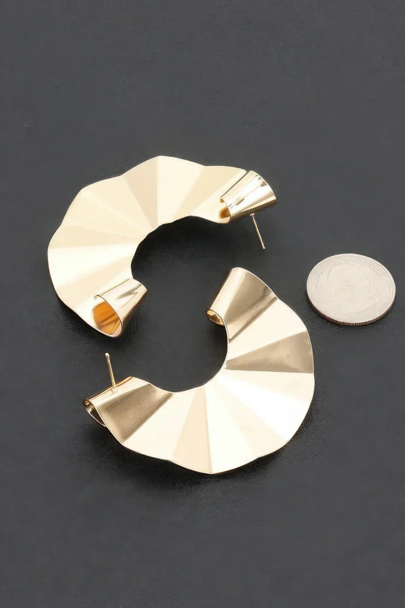 Metal Earring Secondary image