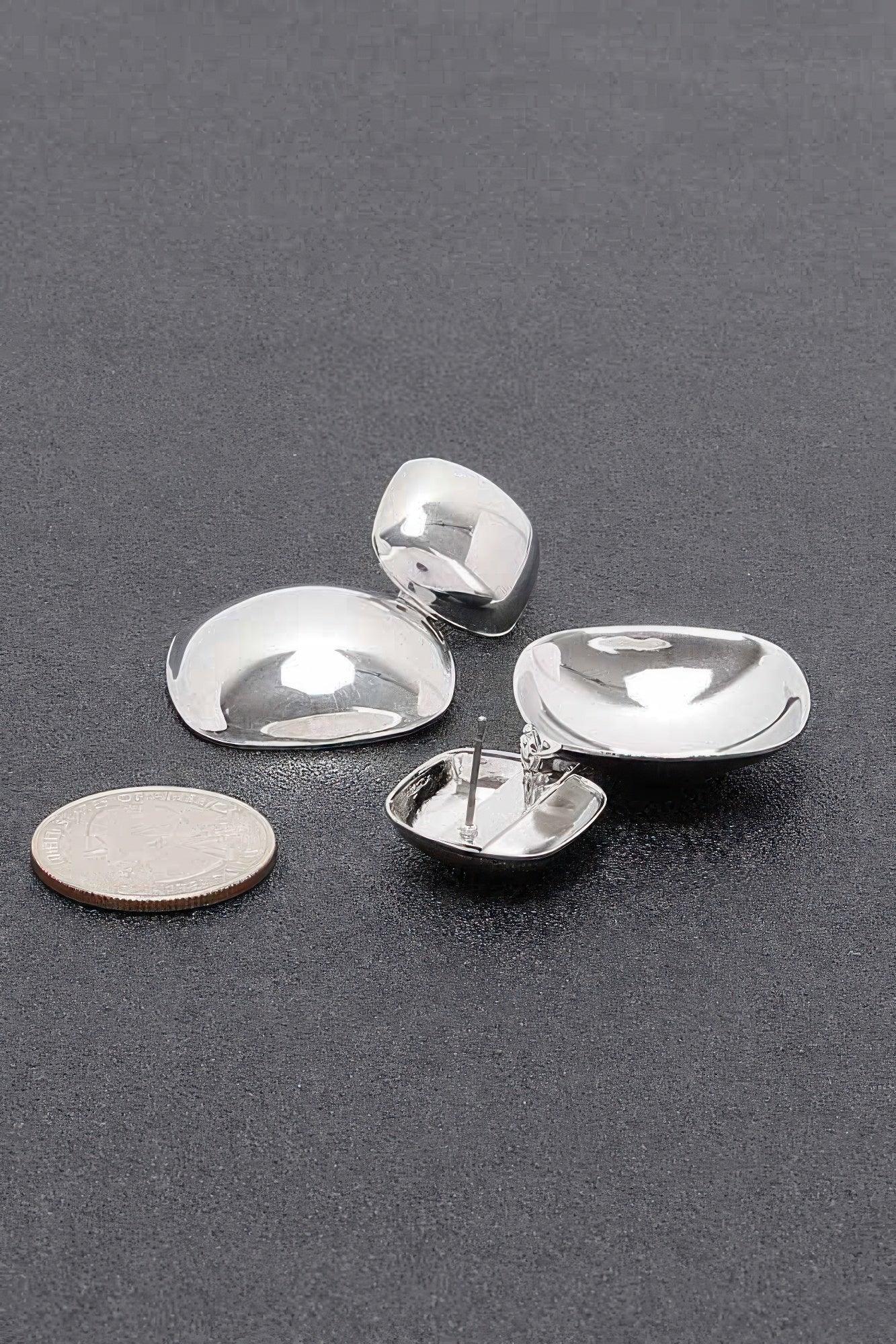 Metal Earring Secondary image