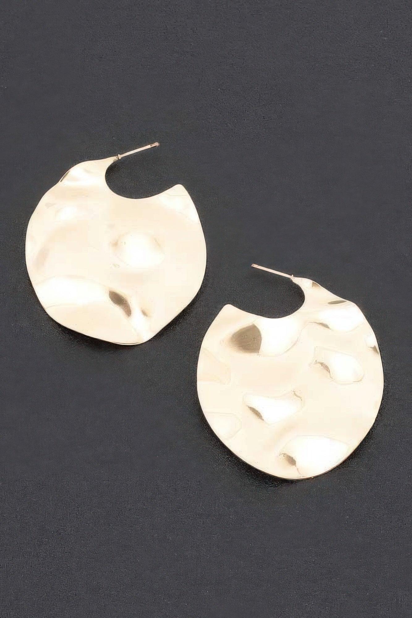 Metal Earring Secondary image
