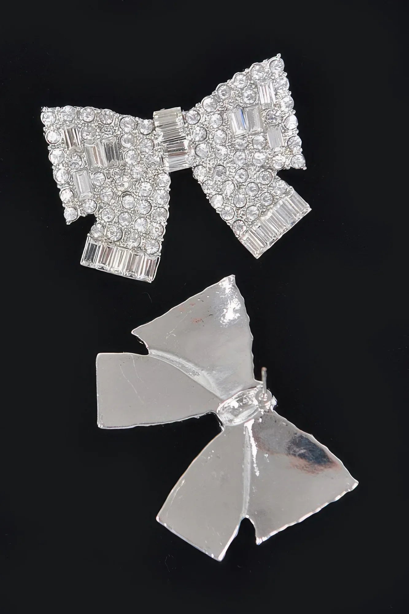 Ribbon Shape Rhinestone Earrings Secondary image