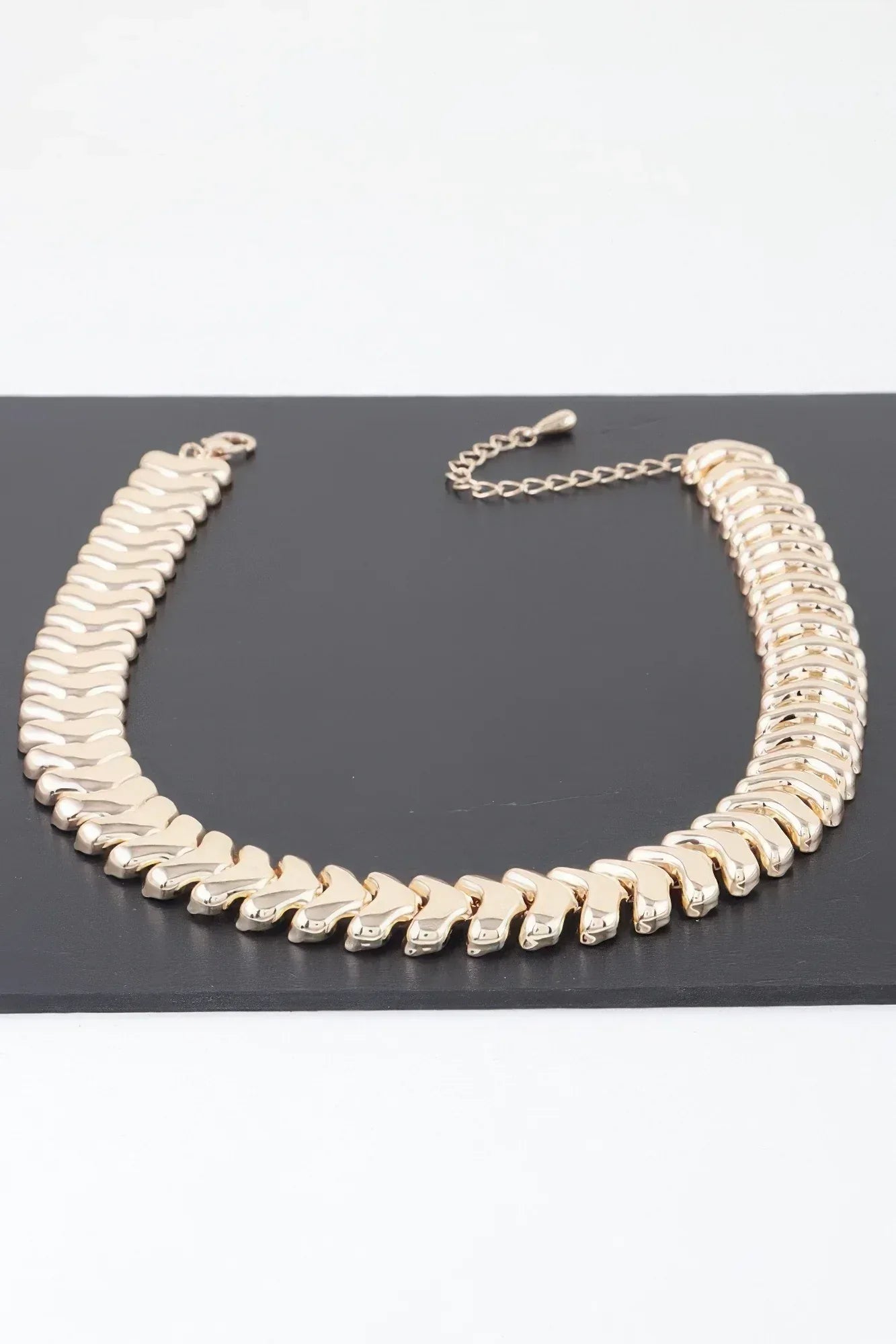 Shiny Arrow Chain Choker Necklace Secondary image