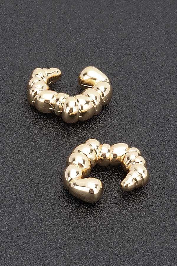 Plastic Cuff Earring Secondary image