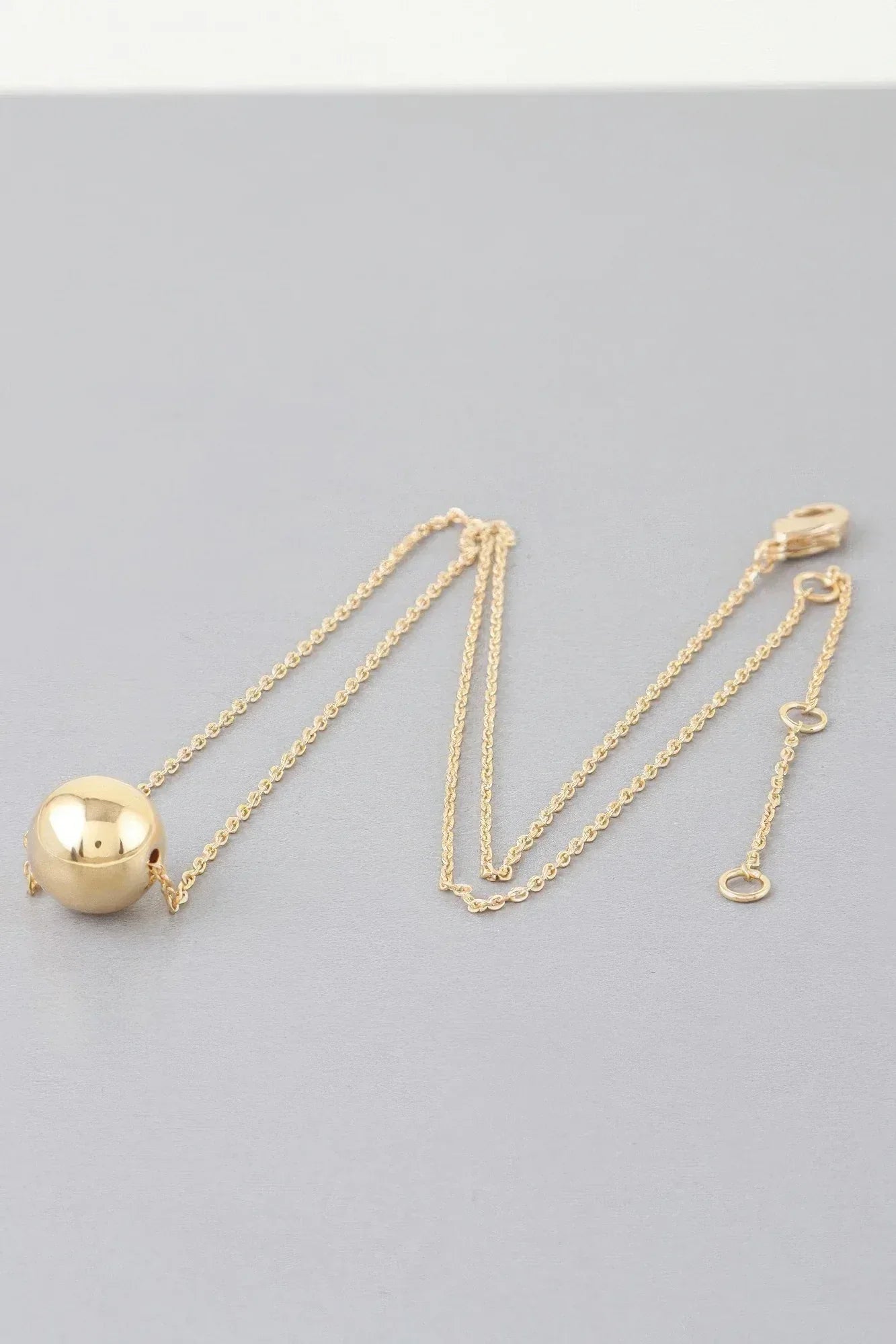 Shiny Bead Chain Necklace Secondary image