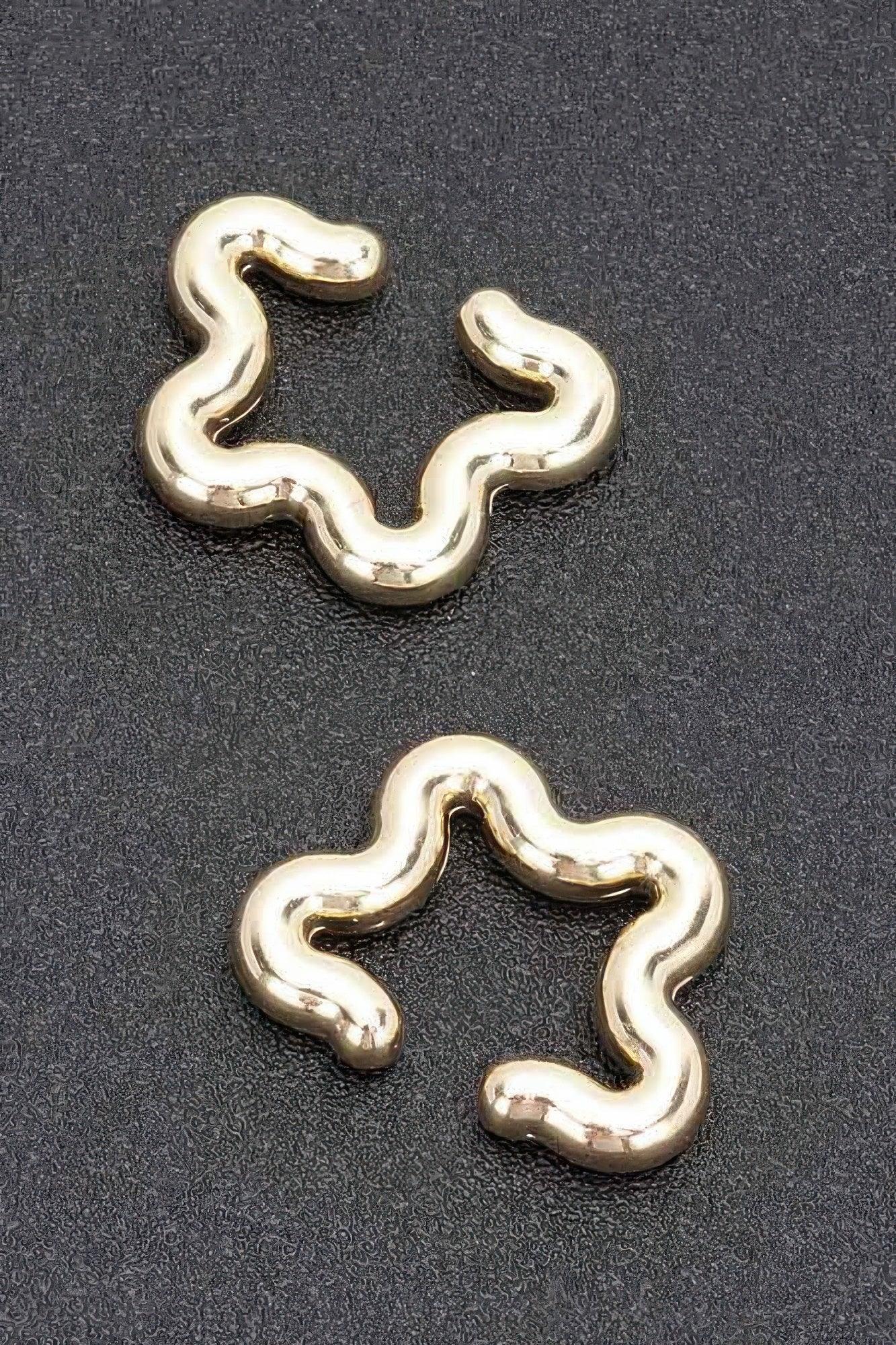 Plastic Cuff Earring Secondary image