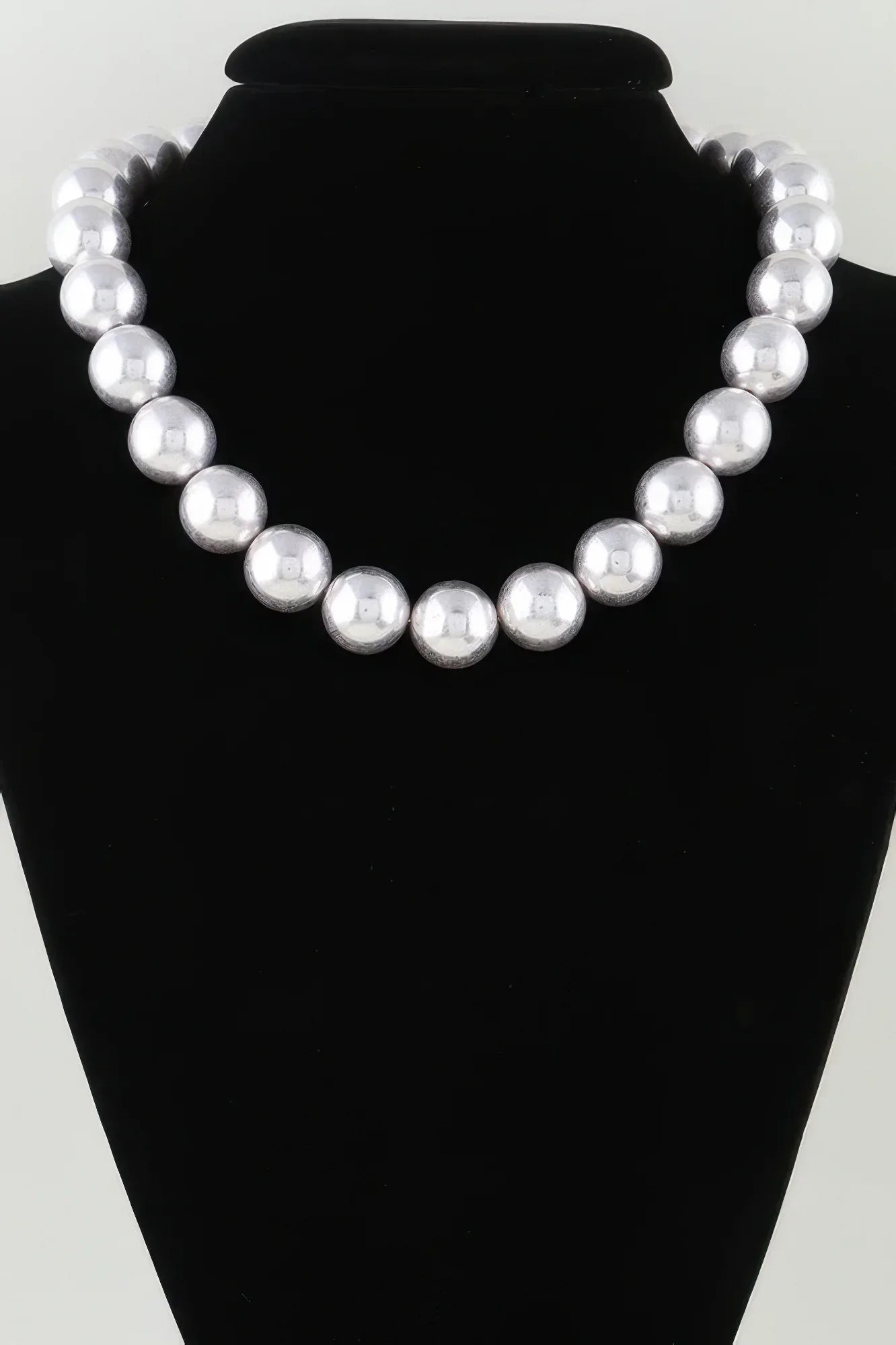 Shiny Statement Beaded Necklace | Mixtshop LLC Main image