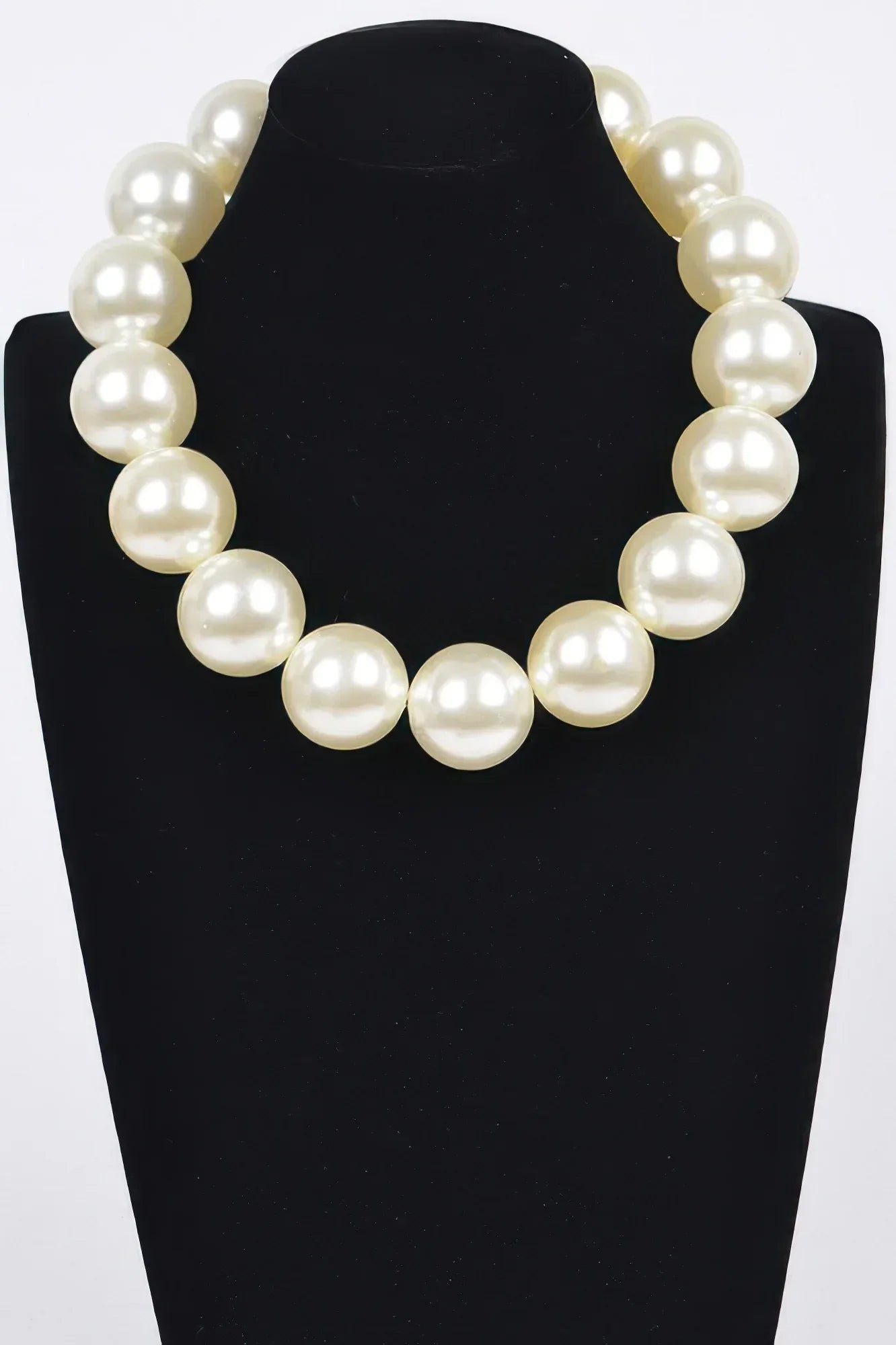 Big Round Pearl Necklace | Mixtshop LLC Main image