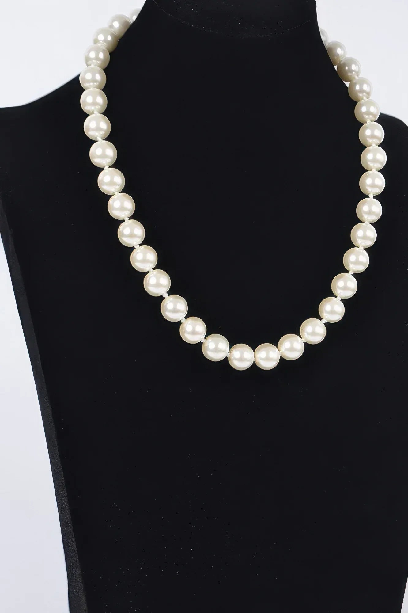 Simple Pearl Bead Lined Necklace | Mixtshop LLC