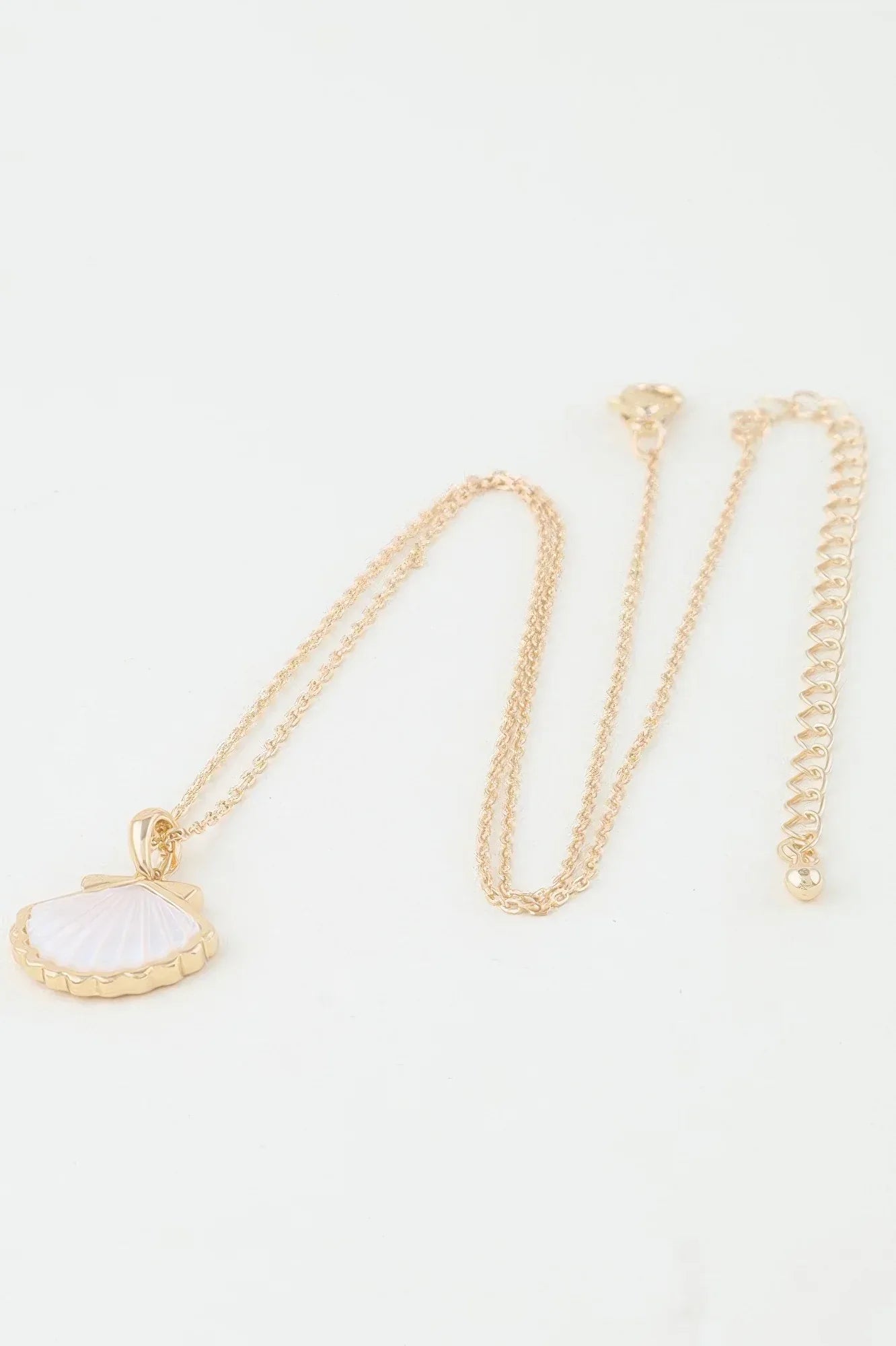 Classic Seashell Pendant Necklace | Mixtshop LLC
