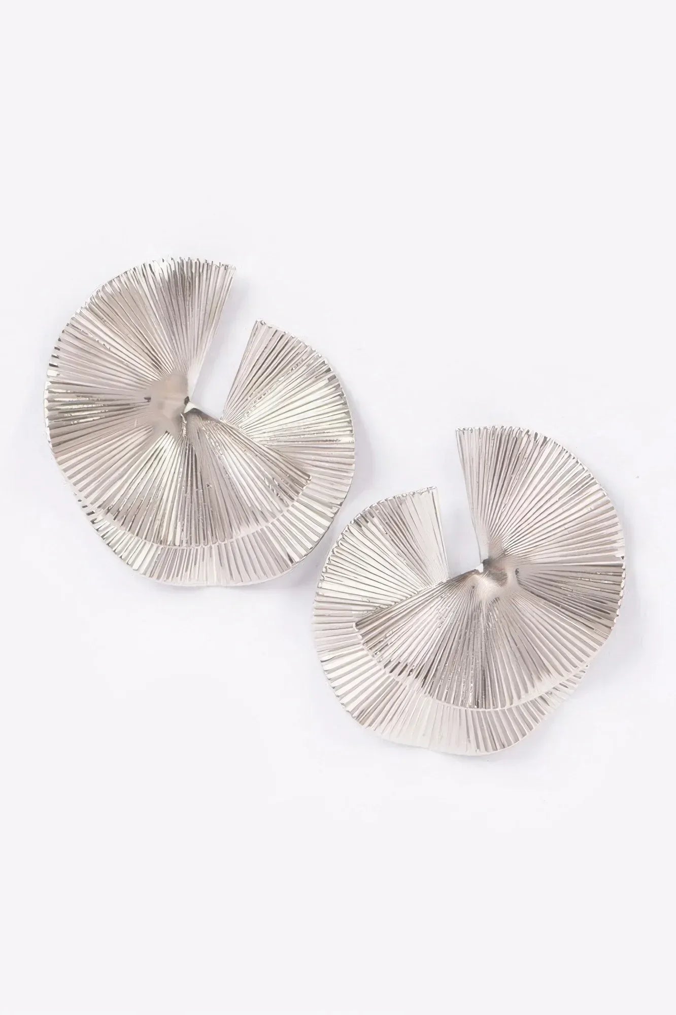 Metal Earring | Mixtshop LLC Main image