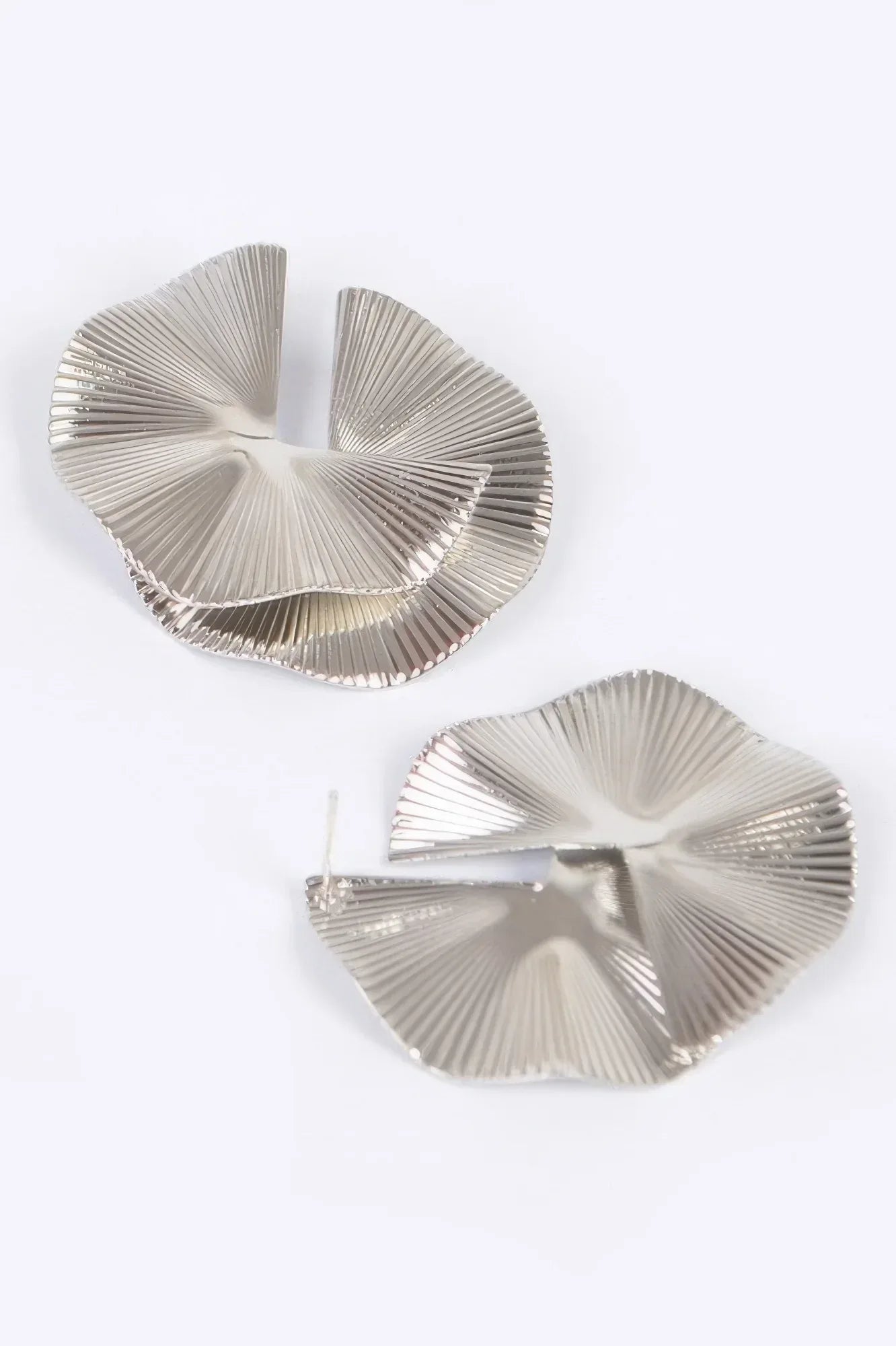 Metal Earring Secondary image