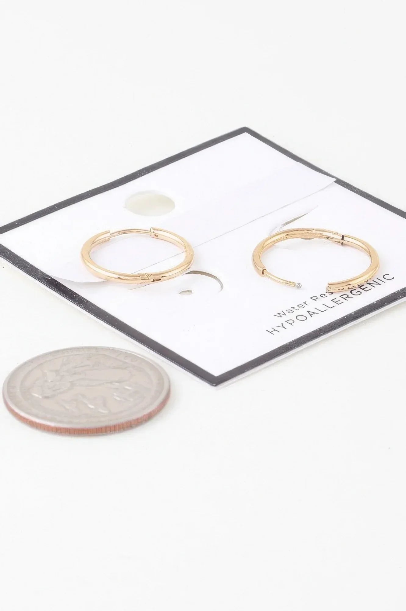 Classic Shiny Hoop Earrings Secondary image